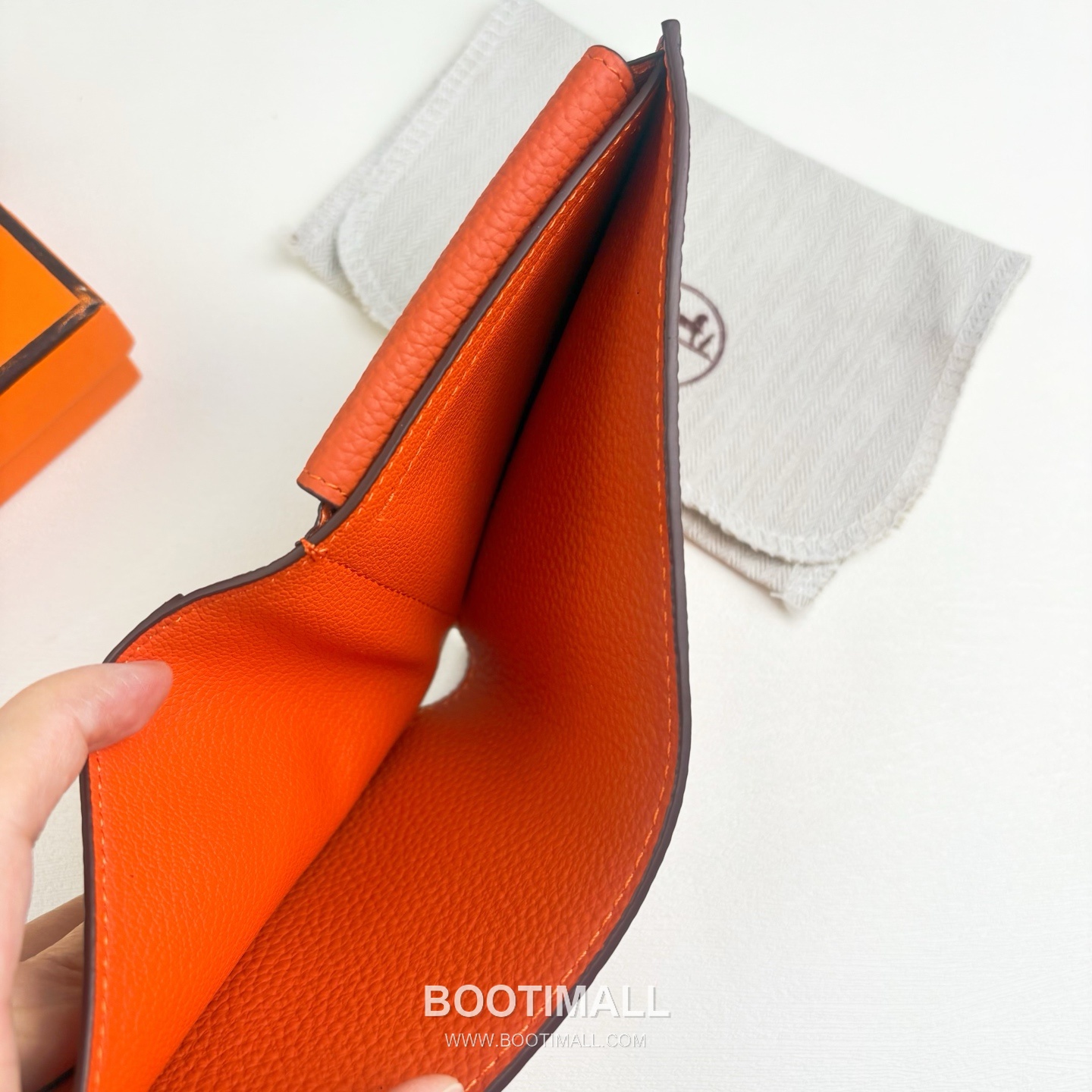 Hermès Silk’in Barenia Togo Calfskin Bi-Fold Wallet with Coin Pocket Detail 에르메스 실킨 바레니아 토고 카프스킨 코인포켓 디테일 반지갑 527 11.5cm 4