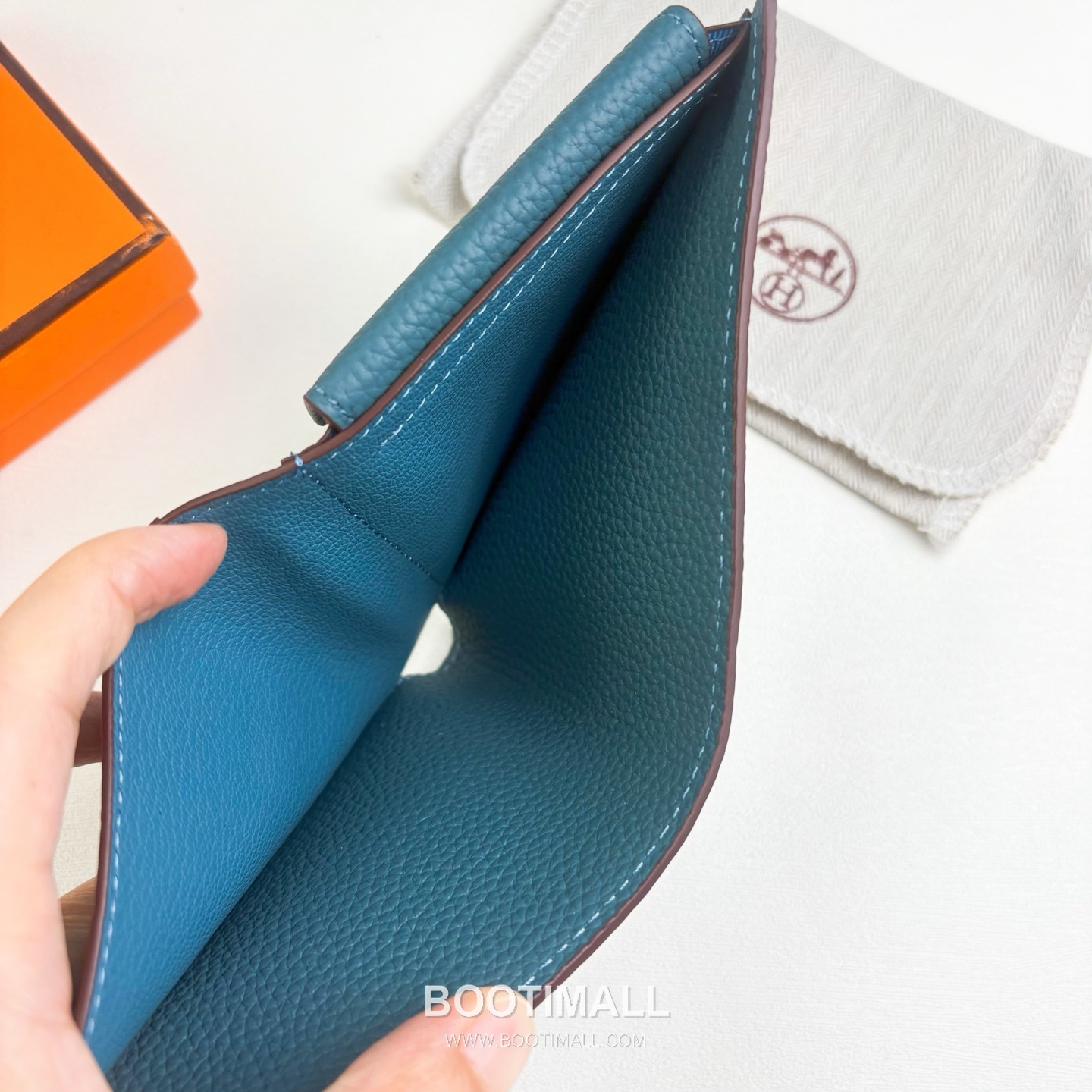 Hermès Silk’in Barenia Togo Calfskin Bi-Fold Wallet with Coin Pocket Detail 에르메스 실킨 바레니아 토고 카프스킨 코인포켓 디테일 반지갑 527 11.5cm 9