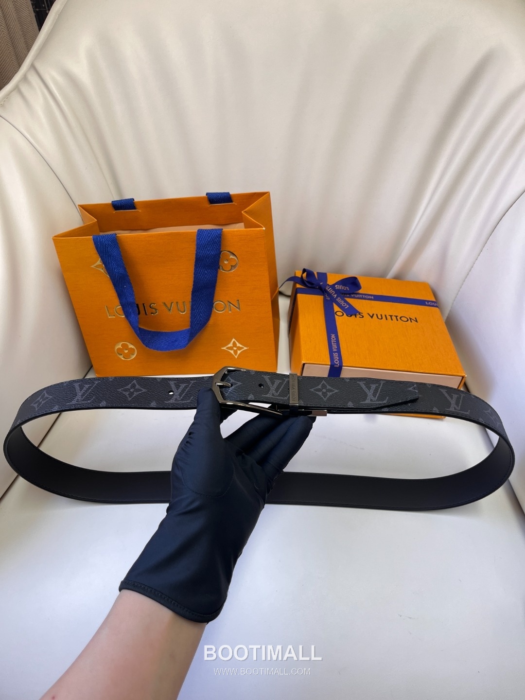 Louis Vuitton LV Monogram Canvas Reversible Belt with Pin Buckle Palladium 구찌가 아닌 루이비통 LV 모노그램 캔버스 리버서블 벨트 핀 버클 스테인리스 스틸 팔라듐 피니시 3.5cm 1