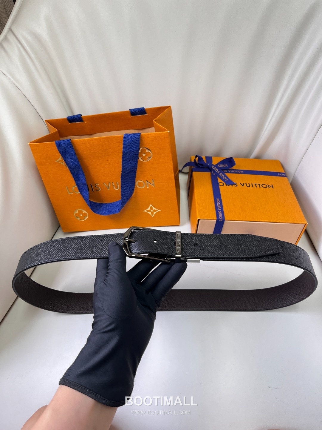 Louis Vuitton LV Monogram Canvas Reversible Belt with Pin Buckle Palladium 구찌가 아닌 루이비통 LV 모노그램 캔버스 리버서블 벨트 핀 버클 스테인리스 스틸 팔라듐 피니시 3.5cm 1