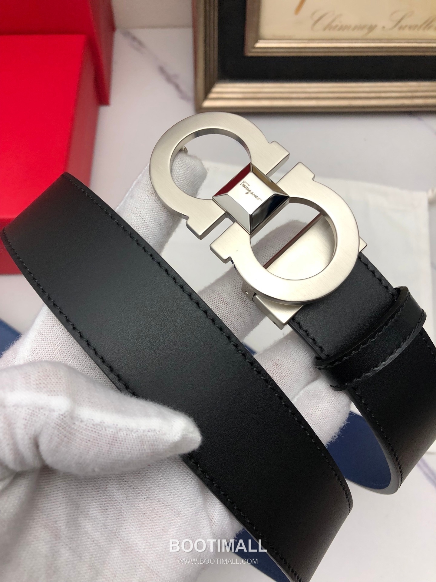 Ferragamo Gancini Calfskin Embossed Leather Reversible Belt with Gancini Buckle Gold-Plated 페라가모 간치니 카프스킨 엠보싱 레더 리버서블 벨트 간치니 버클 황동 베이스 금도금 3.5cm 2