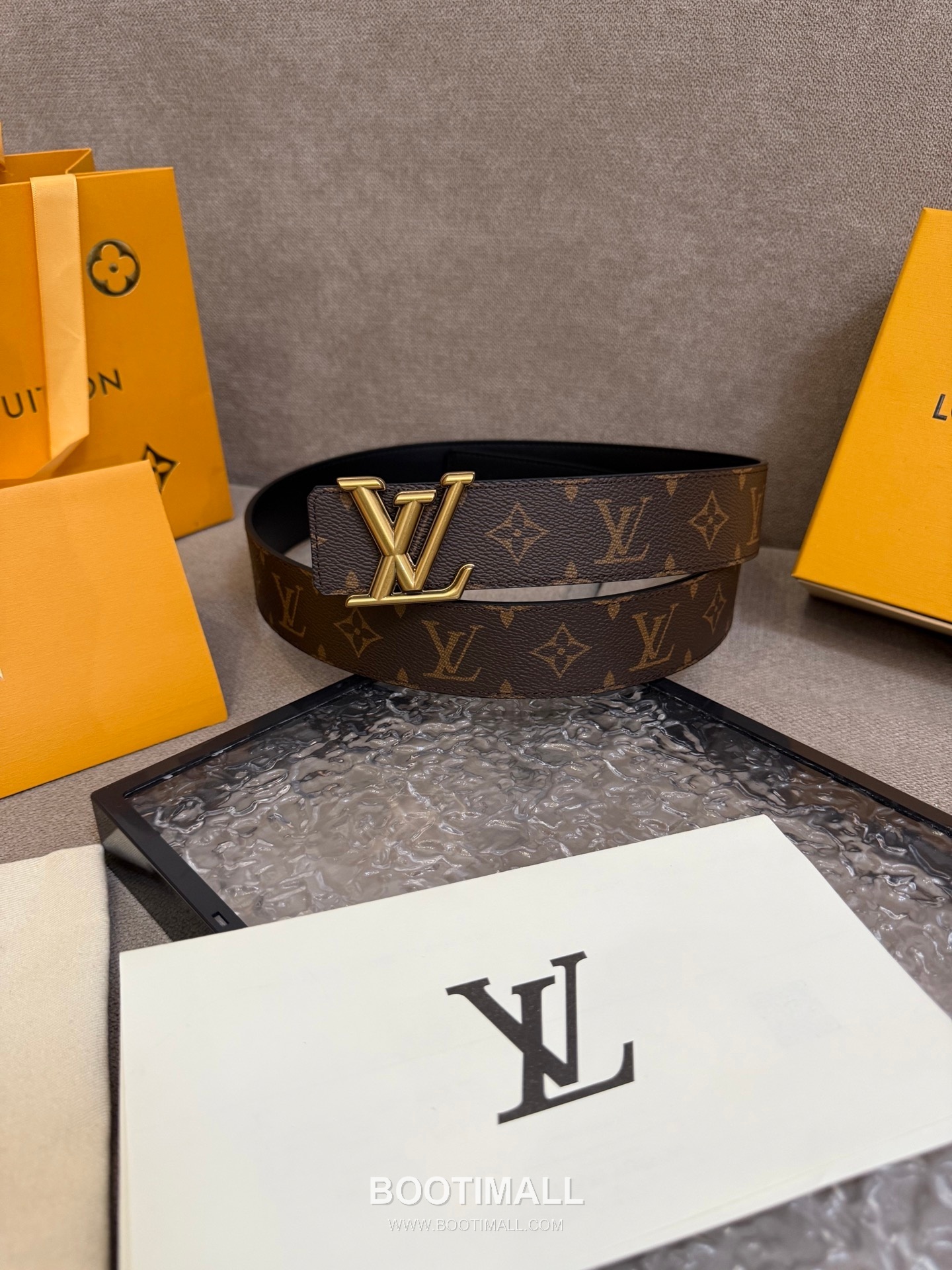 Louis Vuitton LV Dimension Monogram Canvas Reversible Belt with LV Dimension Buckle Palladium 루이비통 LV 디멘션 모노그램 캔버스 리버서블 벨트 LV 디멘션 버클 황동 베이스 팔라듐 피니시 4.0cm 1