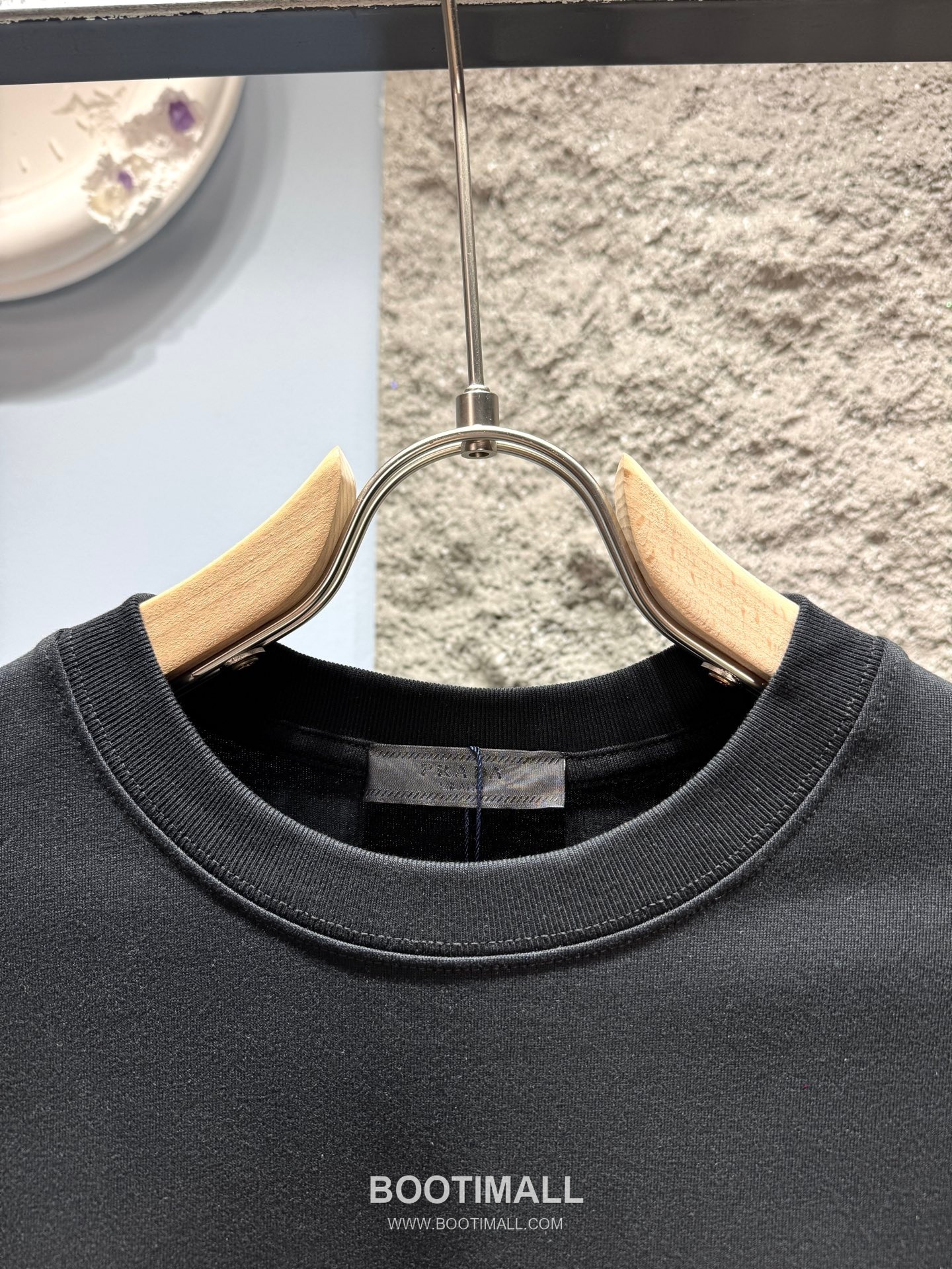 Prada SS26 Graffiti Print Heavy Cotton T-Shirt 프라다 SS26 그래피티 프린트 헤비 코튼 티셔츠 SG26260 2