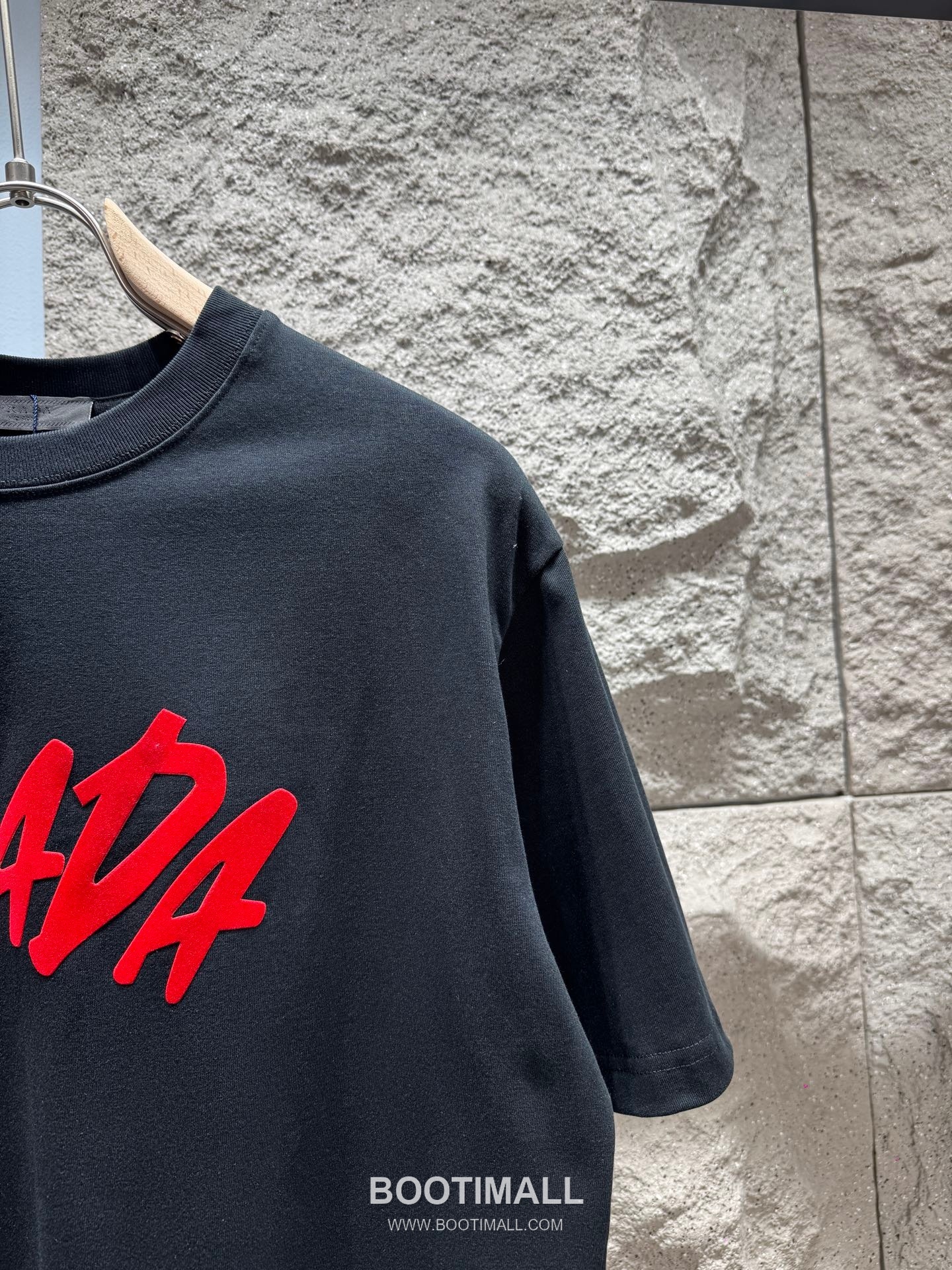 Prada SS26 Graffiti Print Heavy Cotton T-Shirt 프라다 SS26 그래피티 프린트 헤비 코튼 티셔츠 SG26260 3