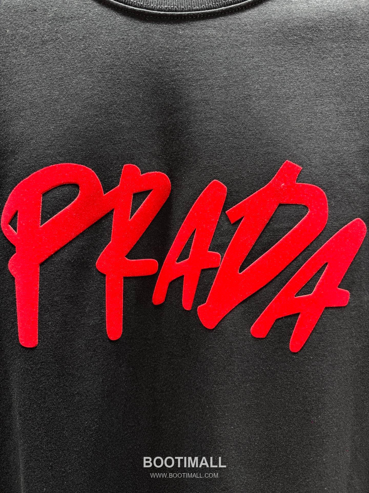 Prada SS26 Graffiti Print Heavy Cotton T-Shirt 프라다 SS26 그래피티 프린트 헤비 코튼 티셔츠 SG26260 4