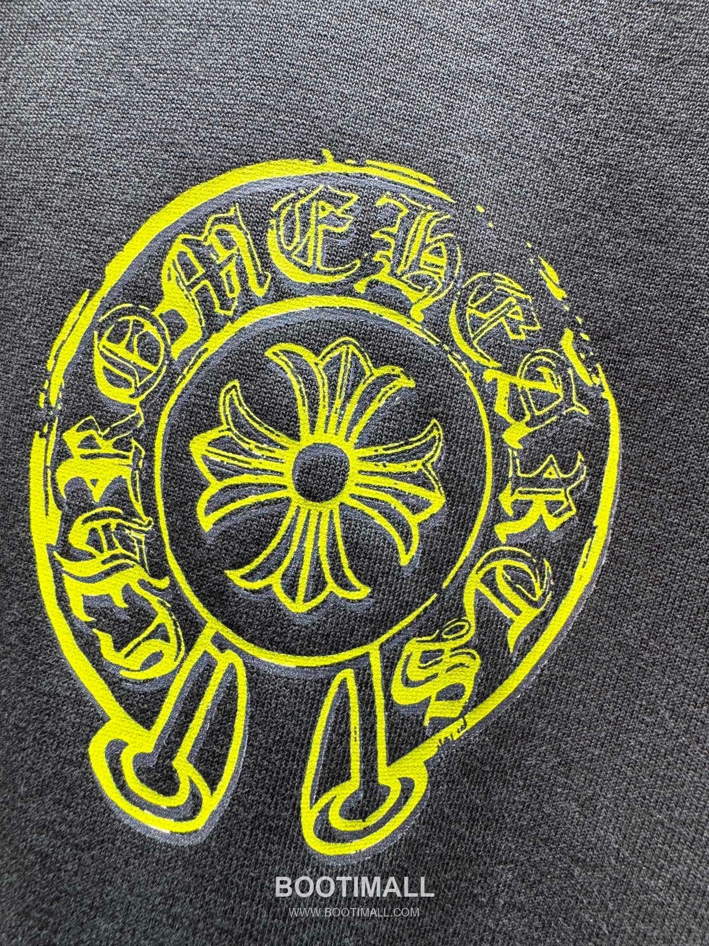 Chrome Hearts SS26 Distressed Horseshoe Discharge Print Cotton T-Shirt 크롬하츠 SS26 디스트로이드 호스슈 프린트 코튼 티셔츠 XL13501 4