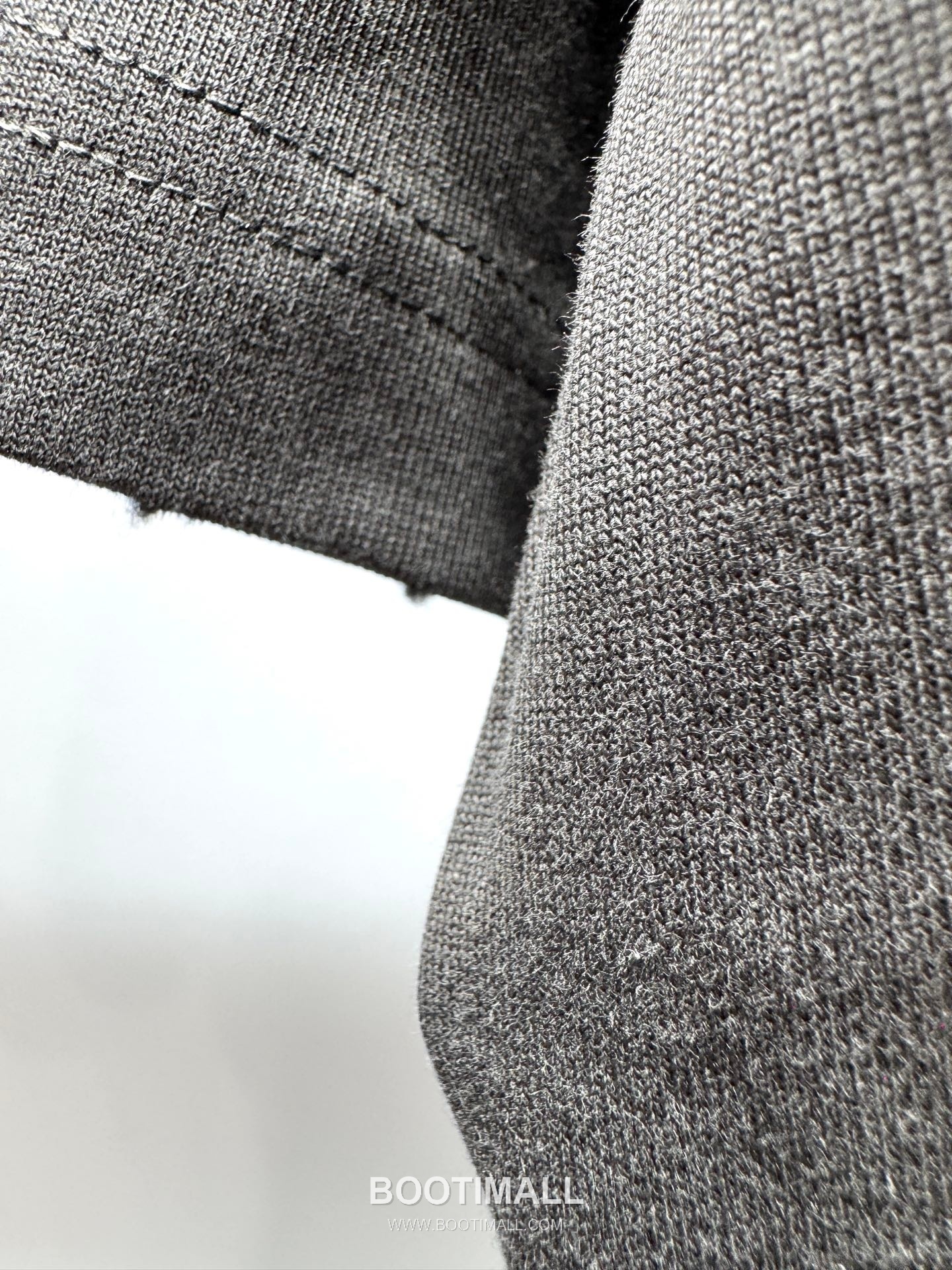 Chrome Hearts SS26 Distressed Horseshoe Discharge Print Cotton T-Shirt 크롬하츠 SS26 디스트로이드 호스슈 프린트 코튼 티셔츠 XL13501 5