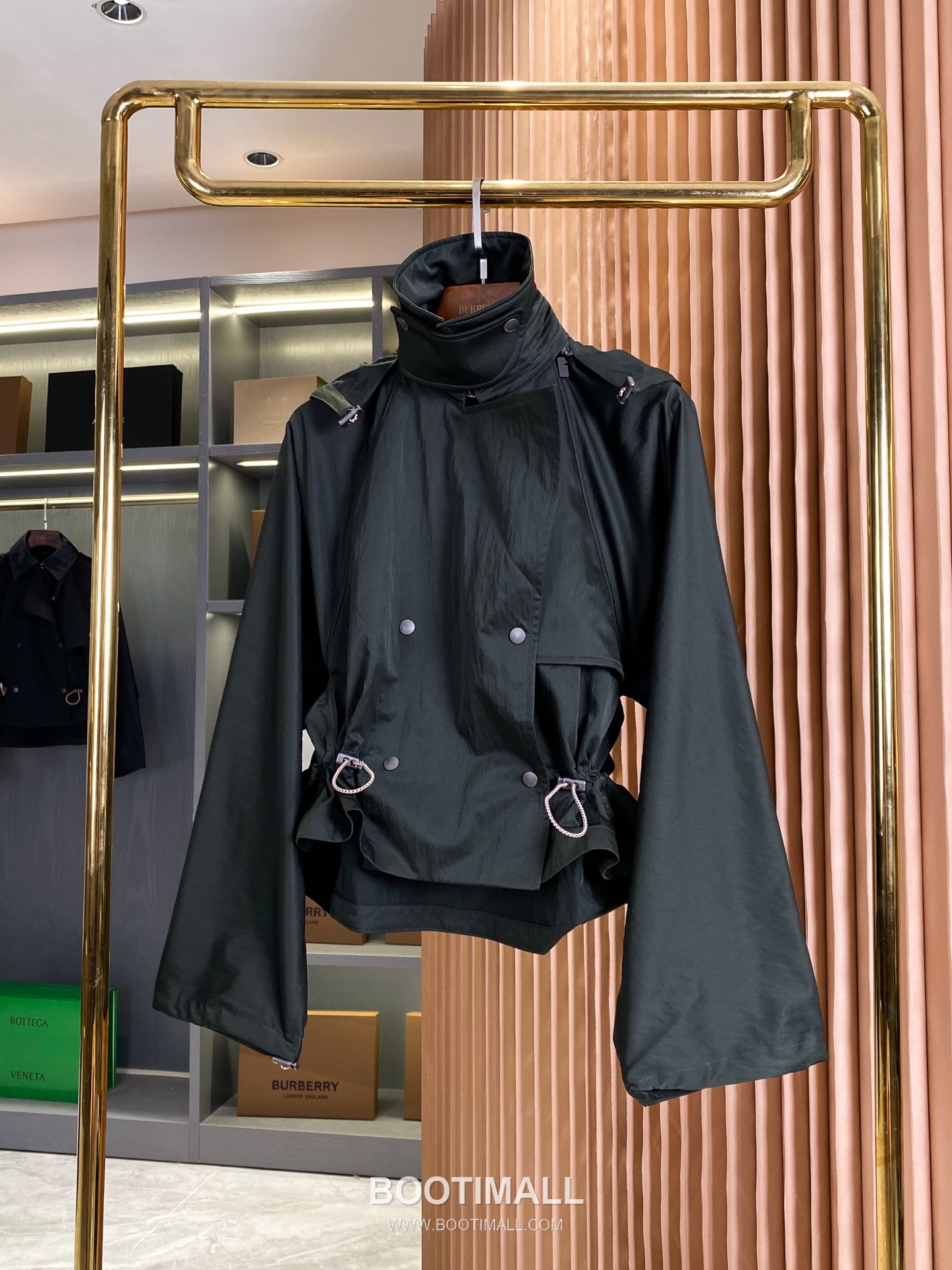 Burberry SS26 Lightweight Gabardine Hooded Trench Coat 버버리 SS26 라이트웨이트 개버딘 후드 트렌치 코트 7