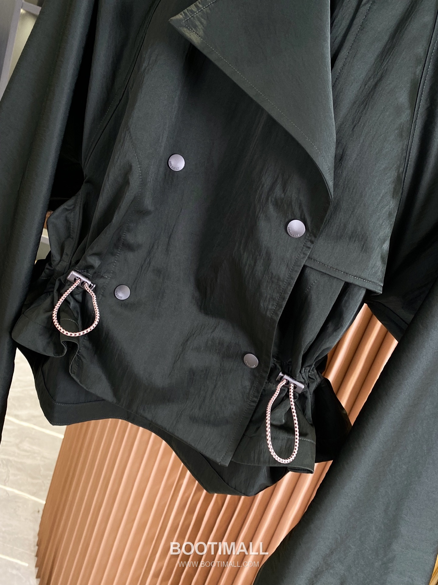 Burberry SS26 Lightweight Gabardine Hooded Trench Coat 버버리 SS26 라이트웨이트 개버딘 후드 트렌치 코트 9