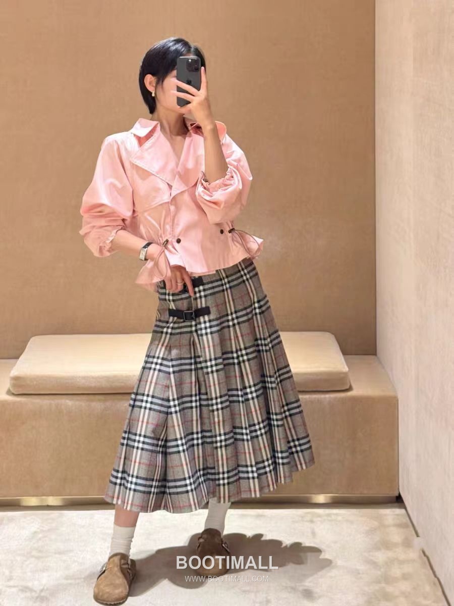 Burberry SS26 Lightweight Gabardine Hooded Trench Coat 버버리 SS26 라이트웨이트 개버딘 후드 트렌치 코트 6