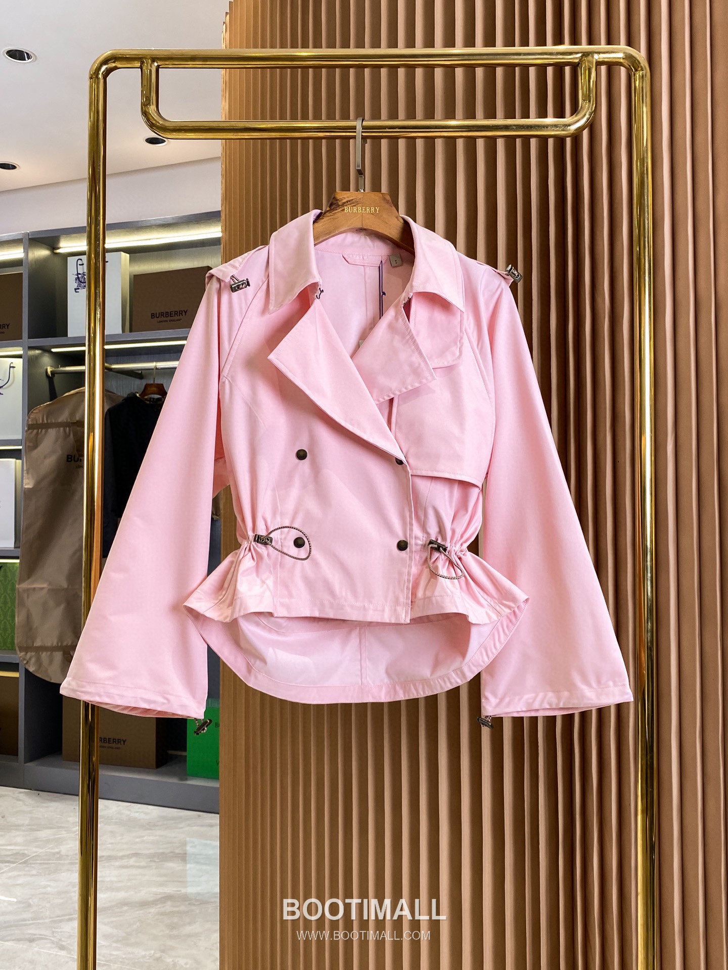 Burberry SS26 Lightweight Gabardine Hooded Trench Coat 버버리 SS26 라이트웨이트 개버딘 후드 트렌치 코트 9