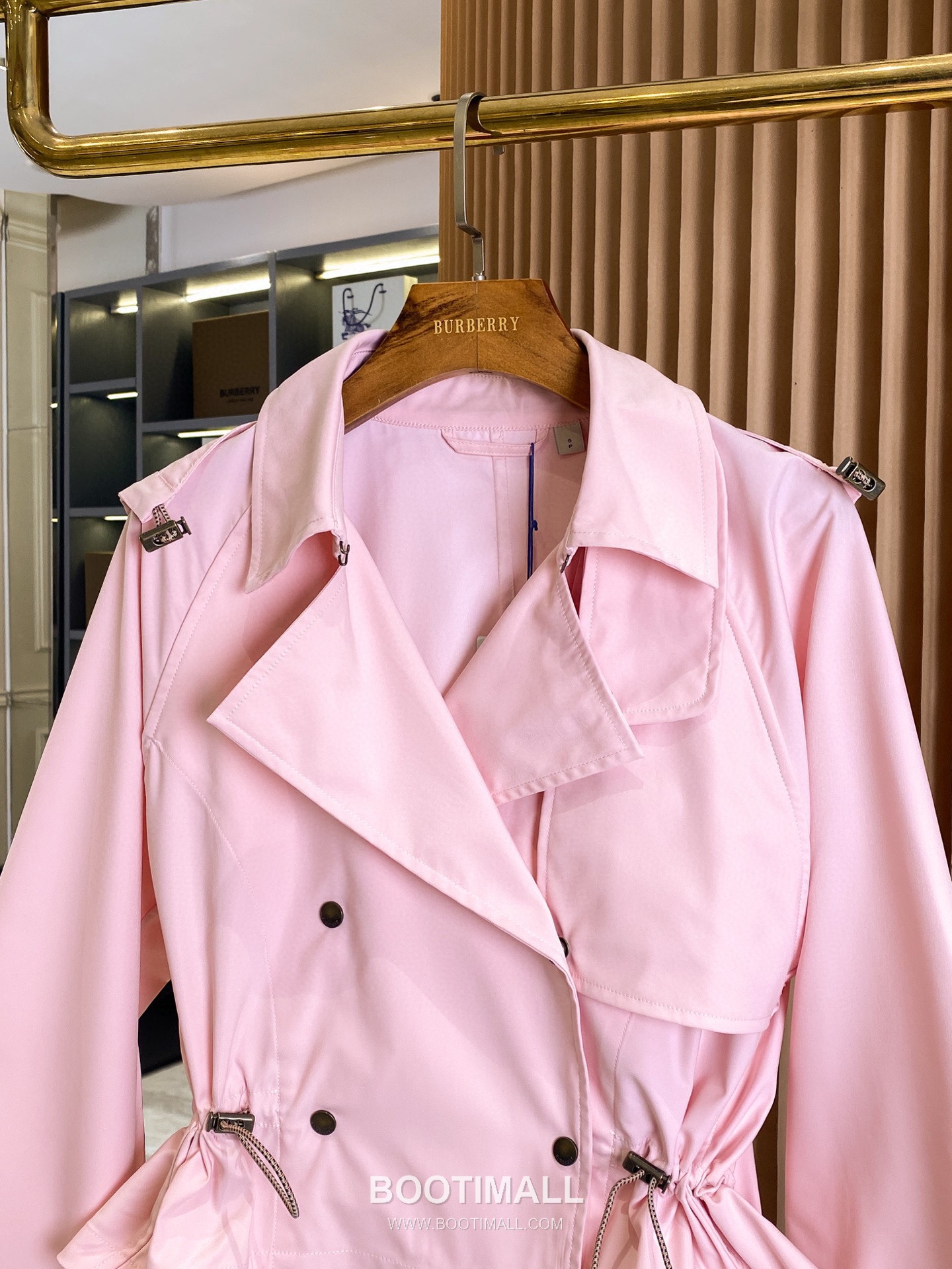 Burberry SS26 Lightweight Gabardine Hooded Trench Coat 버버리 SS26 라이트웨이트 개버딘 후드 트렌치 코트 12