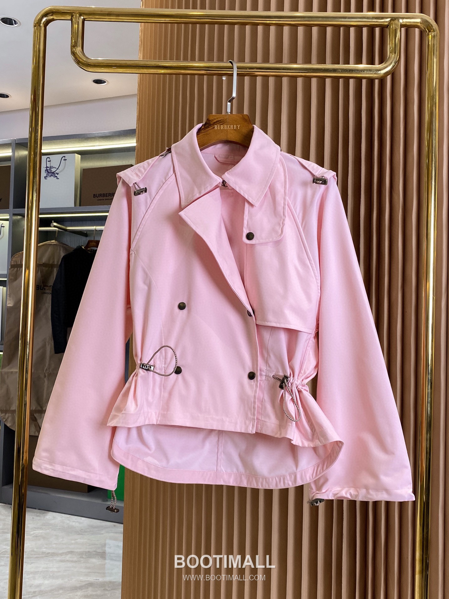 Burberry SS26 Lightweight Gabardine Hooded Trench Coat 버버리 SS26 라이트웨이트 개버딘 후드 트렌치 코트 13