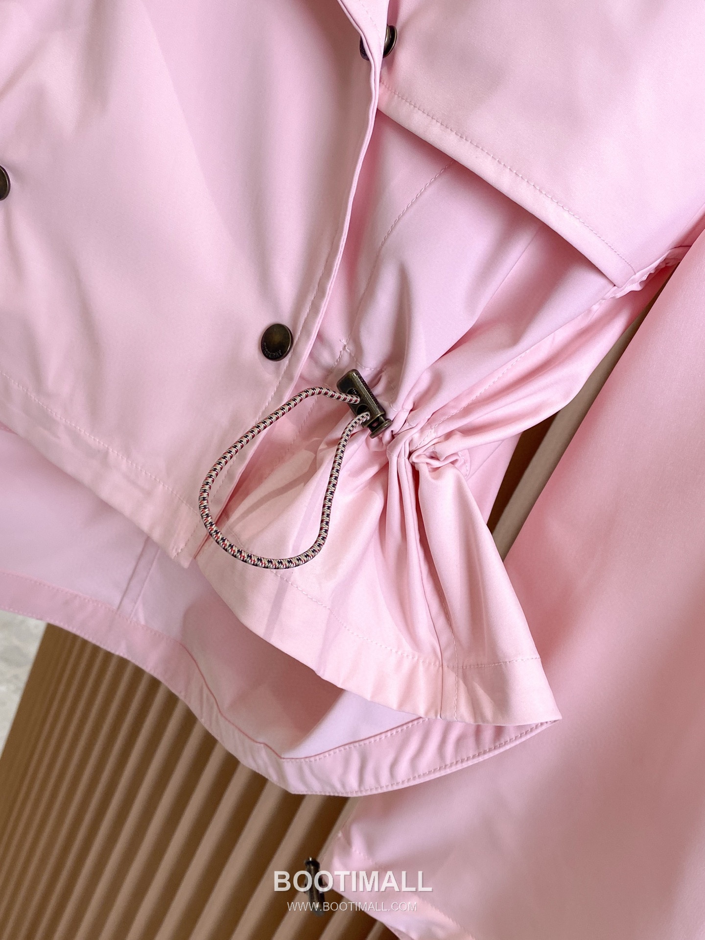 Burberry SS26 Lightweight Gabardine Hooded Trench Coat 버버리 SS26 라이트웨이트 개버딘 후드 트렌치 코트 16