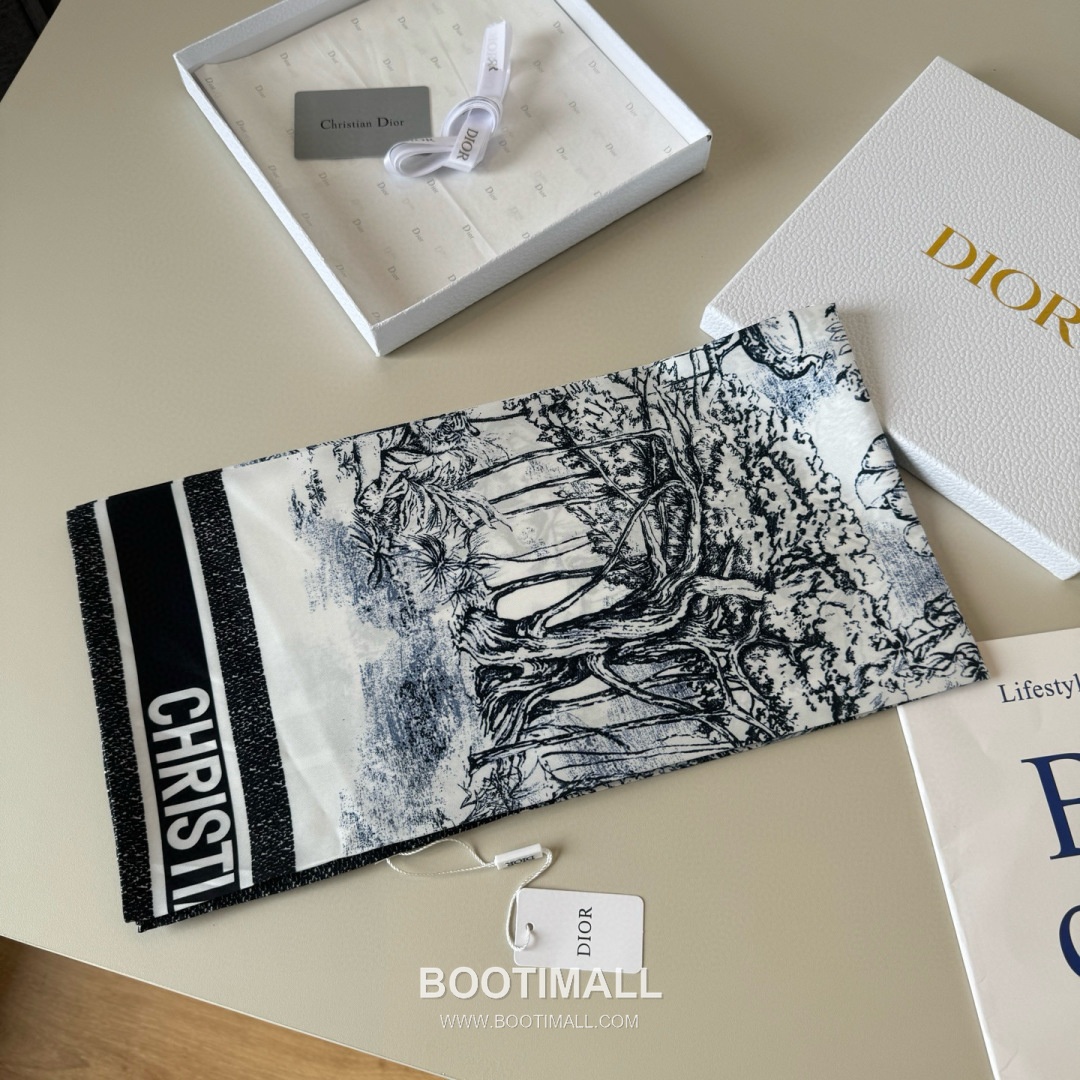 Dior Diortwin Oblique Silk Twill Square Scarf with Logo Jacquard Print 디올 디올트윈 오블리크 실크 트윌 스퀘어 스카프 로고 자카드 90cm 3