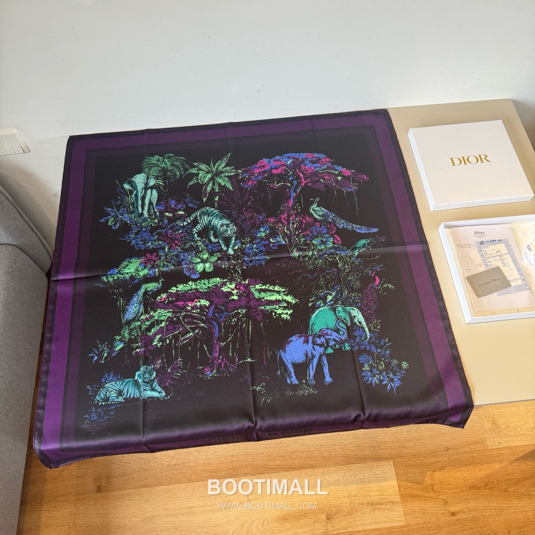 Dior Diortwin Oblique Silk Twill Square Scarf with Logo Jacquard Print 디올 디올트윈 오블리크 실크 트윌 스퀘어 스카프 로고 자카드 90cm 1