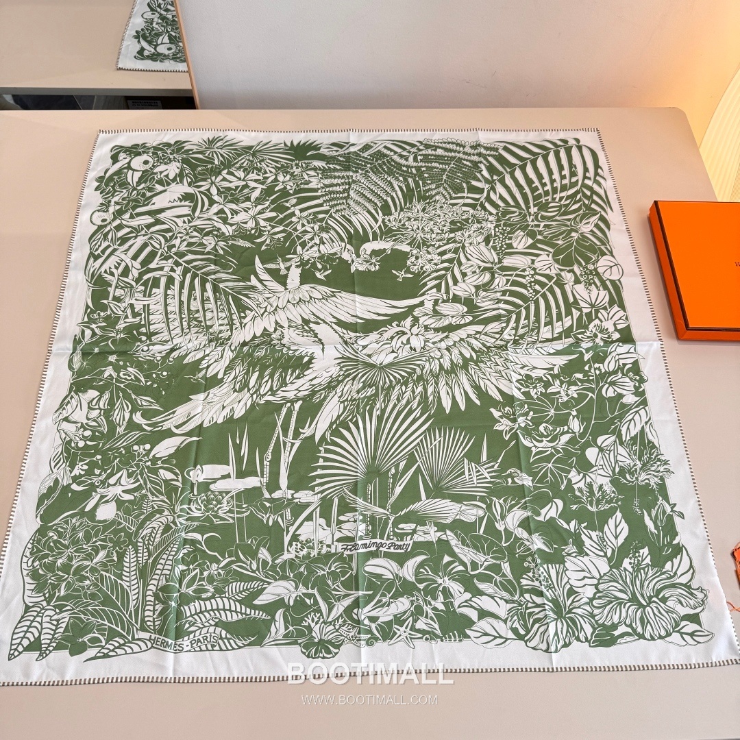 Hermès Flamingo Party Totem Silk Square Scarf Print Design 에르메스 플라밍고 파티 토템 실크 스퀘어 스카프 90cm 2