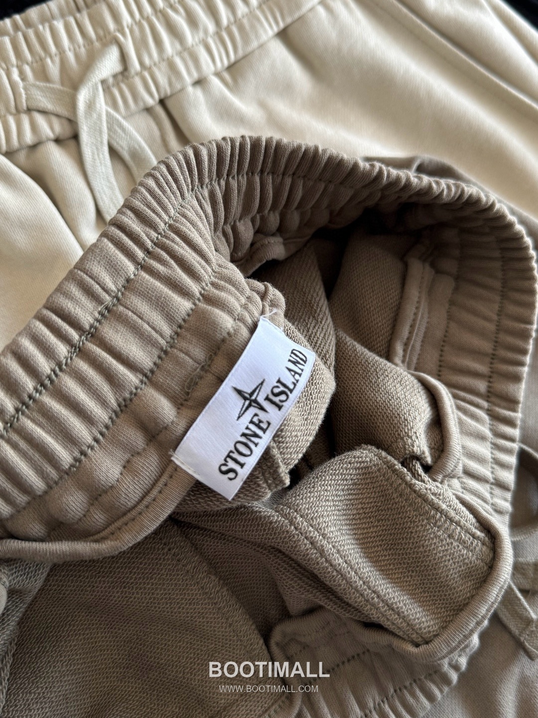 Stone Island Cotton Terry Sweat Shorts with Logo Patch 스톤아일랜드 코튼 테리 스웨트 쇼츠 로고 패치 L2526 6