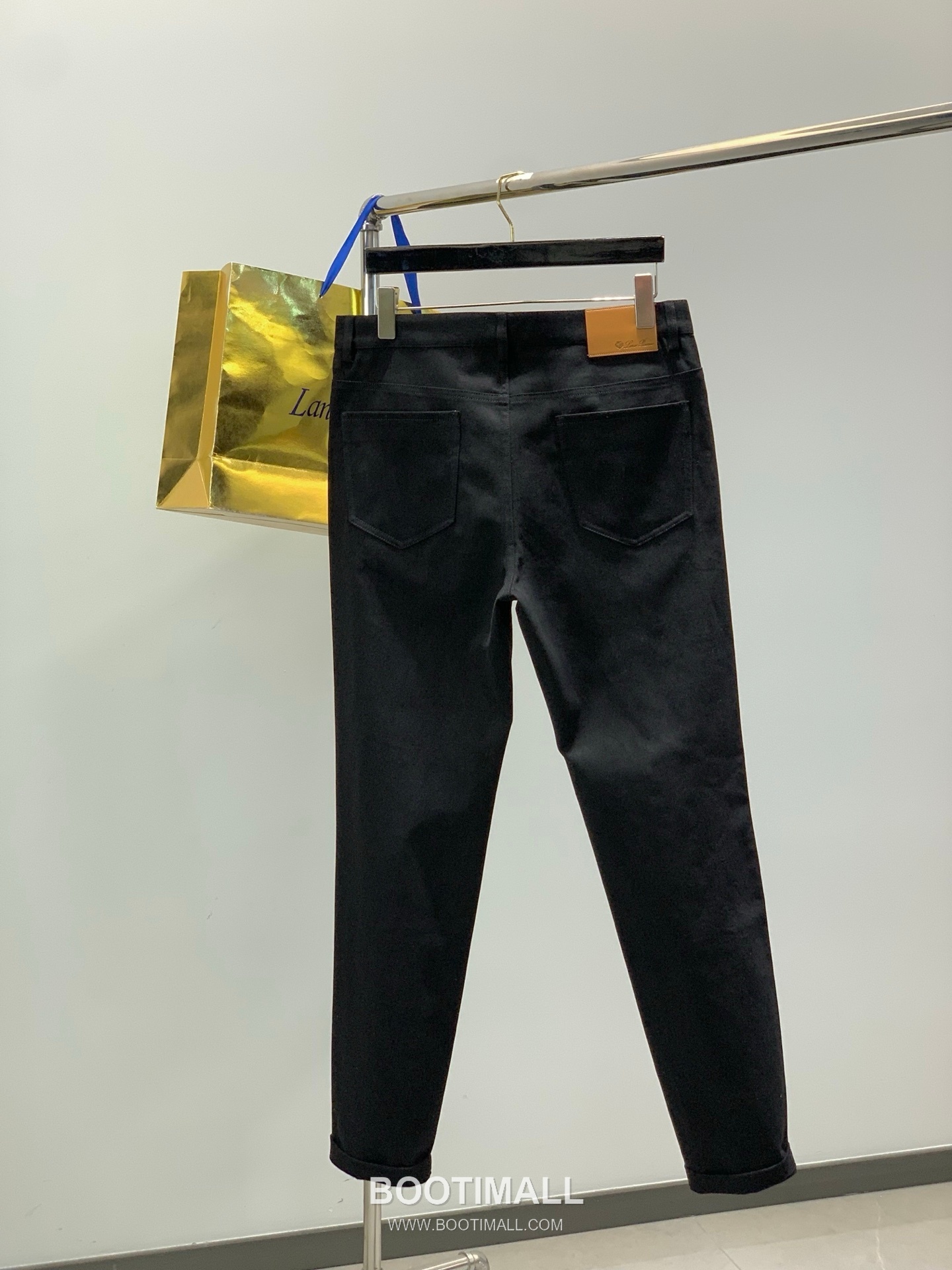 Loro Piana SS26 Cotton Blend Casual Pants with Logo Print 로로피아나 SS26 코튼 혼방 캐주얼 팬츠 로고 프린트 2