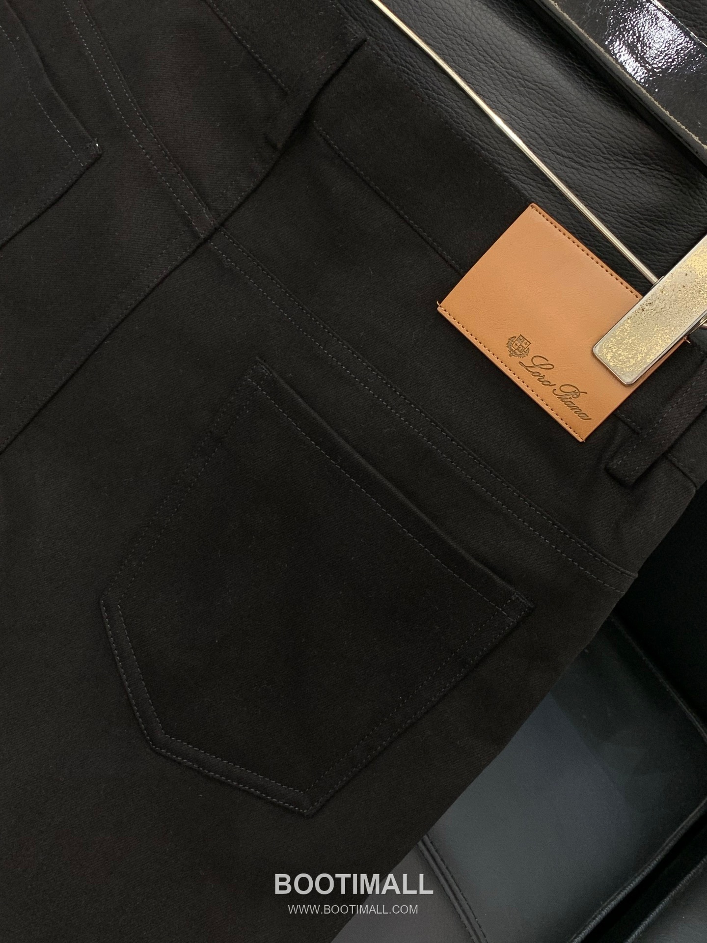 Loro Piana SS26 Cotton Blend Casual Pants with Logo Print 로로피아나 SS26 코튼 혼방 캐주얼 팬츠 로고 프린트 7