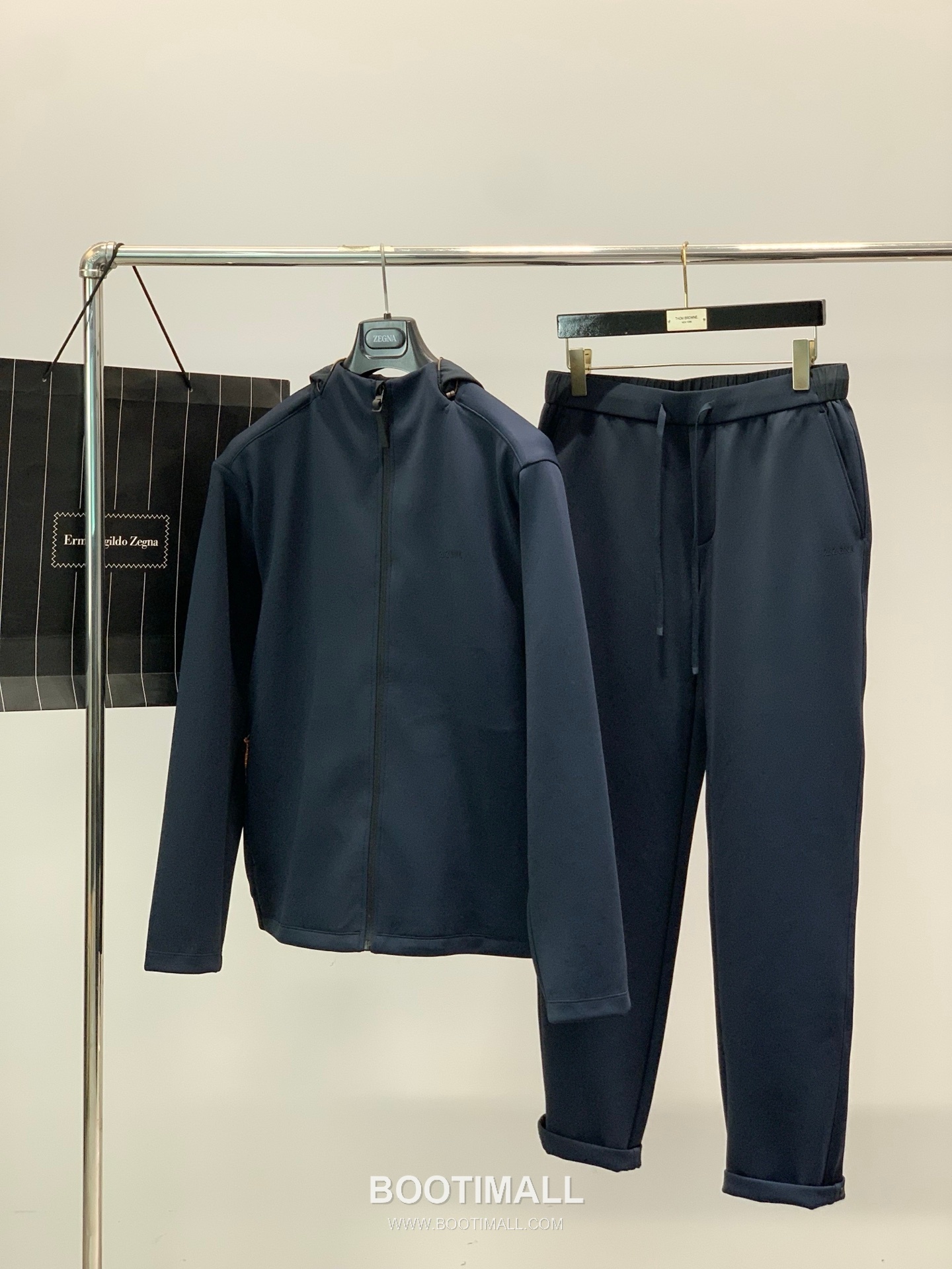 Zegna SS26 Cotton Blend Zip Jacket and Pants Set with Logo Print 제냐 SS26 코튼 혼방 집 재킷 팬츠 세트 로고 프린트 9