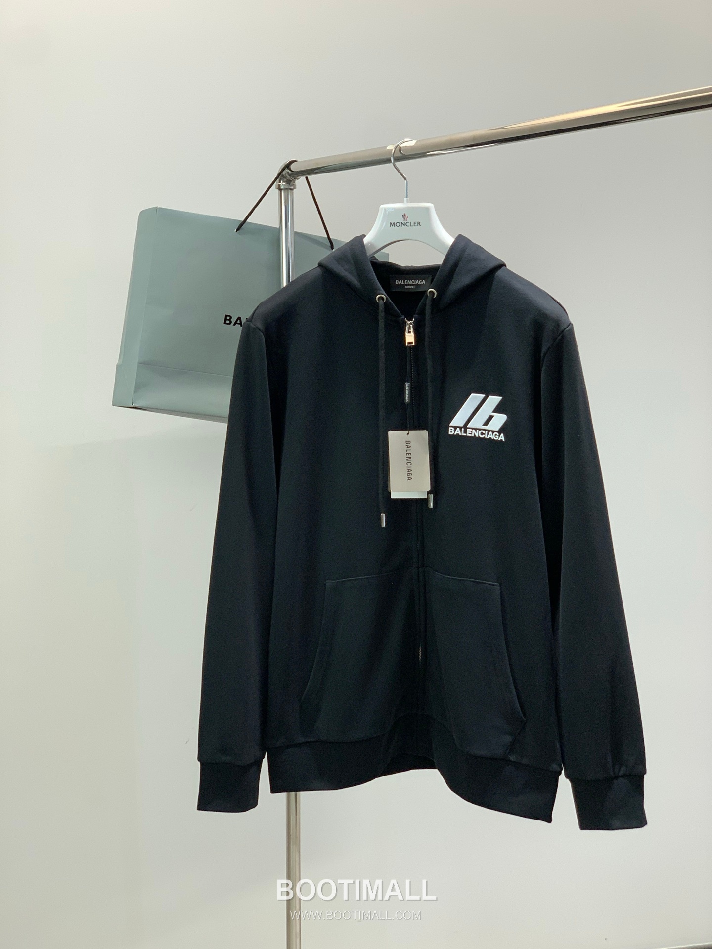 Balenciaga SS26 Cotton Blend Hooded Zip Jacket with Logo Print 발렌시아가 SS26 코튼 혼방 후드 집 재킷 로고 프린트 1