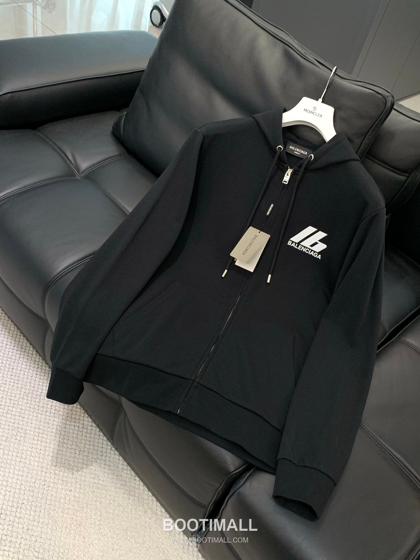 Balenciaga SS26 Cotton Blend Hooded Zip Jacket with Logo Print 발렌시아가 SS26 코튼 혼방 후드 집 재킷 로고 프린트 3