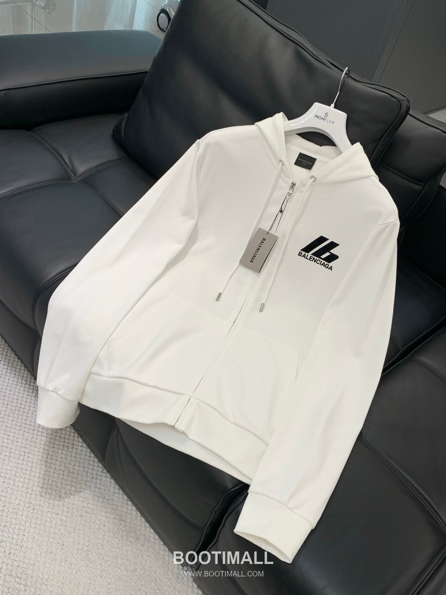 Balenciaga SS26 Cotton Blend Hooded Zip Jacket with Logo Print 발렌시아가 SS26 코튼 혼방 후드 집 재킷 로고 프린트 3