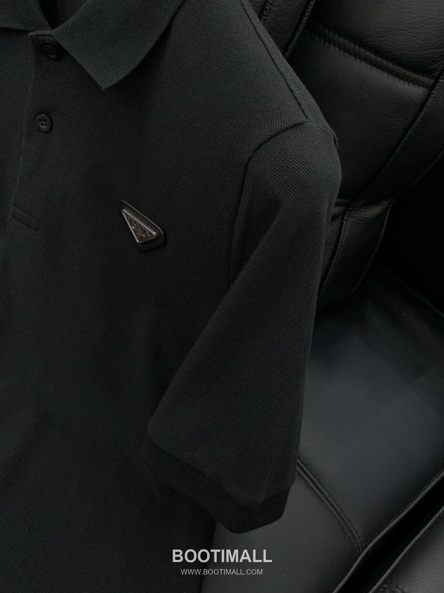 Prada SS26 Cotton Collared Short Sleeve T-Shirt with Logo Print 프라다 SS26 코튼 카라 반팔 티셔츠 로고 프린트 5