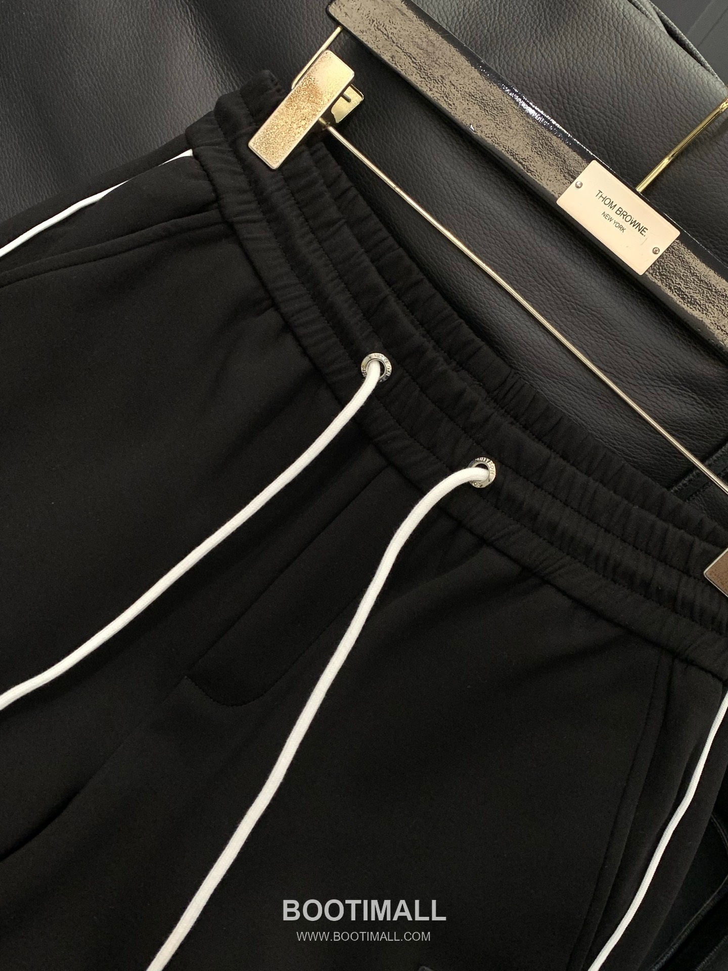 Louis Vuitton SS26 Cotton Blend Pants with Embroidered Logo 루이비통 SS26 코튼 혼방 팬츠 자수 로고 3