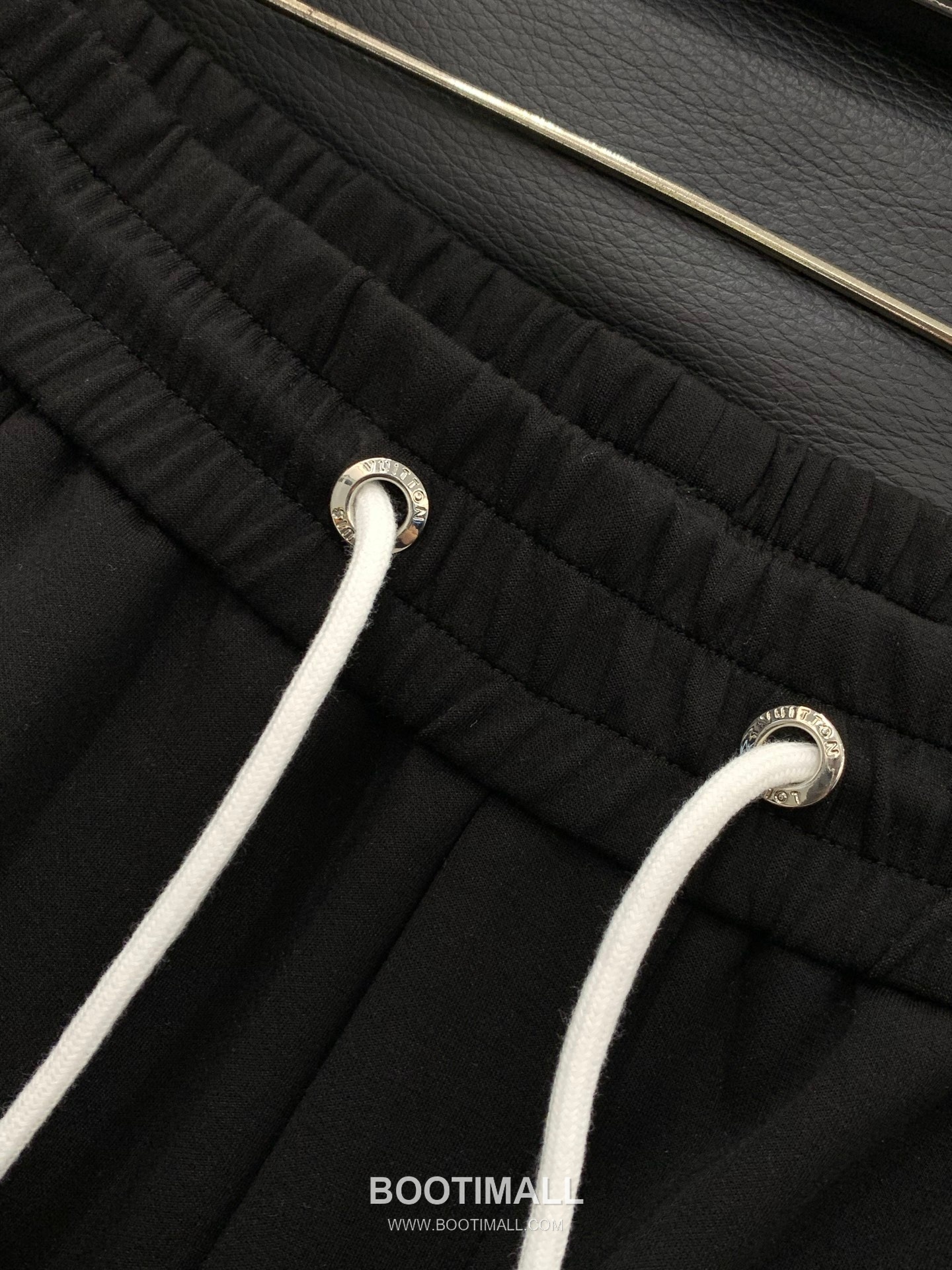 Louis Vuitton SS26 Cotton Blend Pants with Embroidered Logo 루이비통 SS26 코튼 혼방 팬츠 자수 로고 6