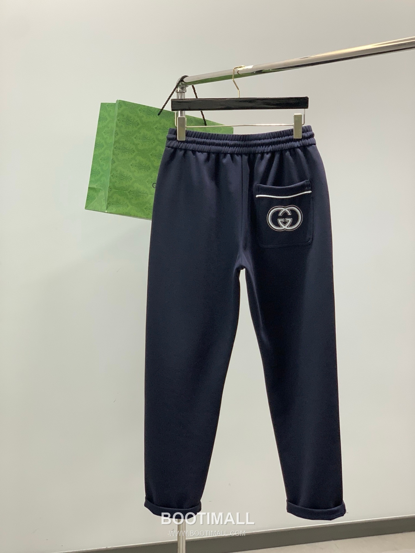 Gucci SS26 Cotton Blend Pants with Embroidered Logo 구찌 SS26 코튼 혼방 팬츠 자수 로고 2