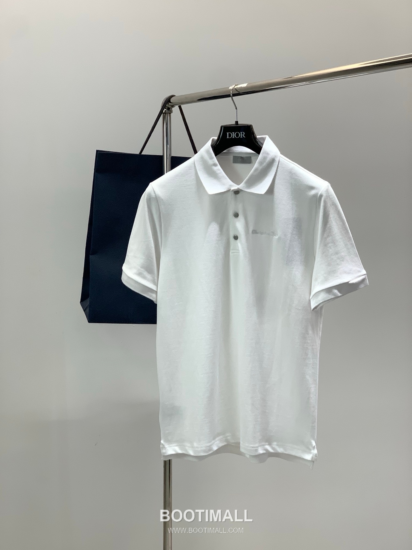 Dior SS26 Cotton Collared Short Sleeve T-Shirt with Embroidered Logo 디올 SS26 코튼 카라 반팔 티셔츠 자수 로고 1