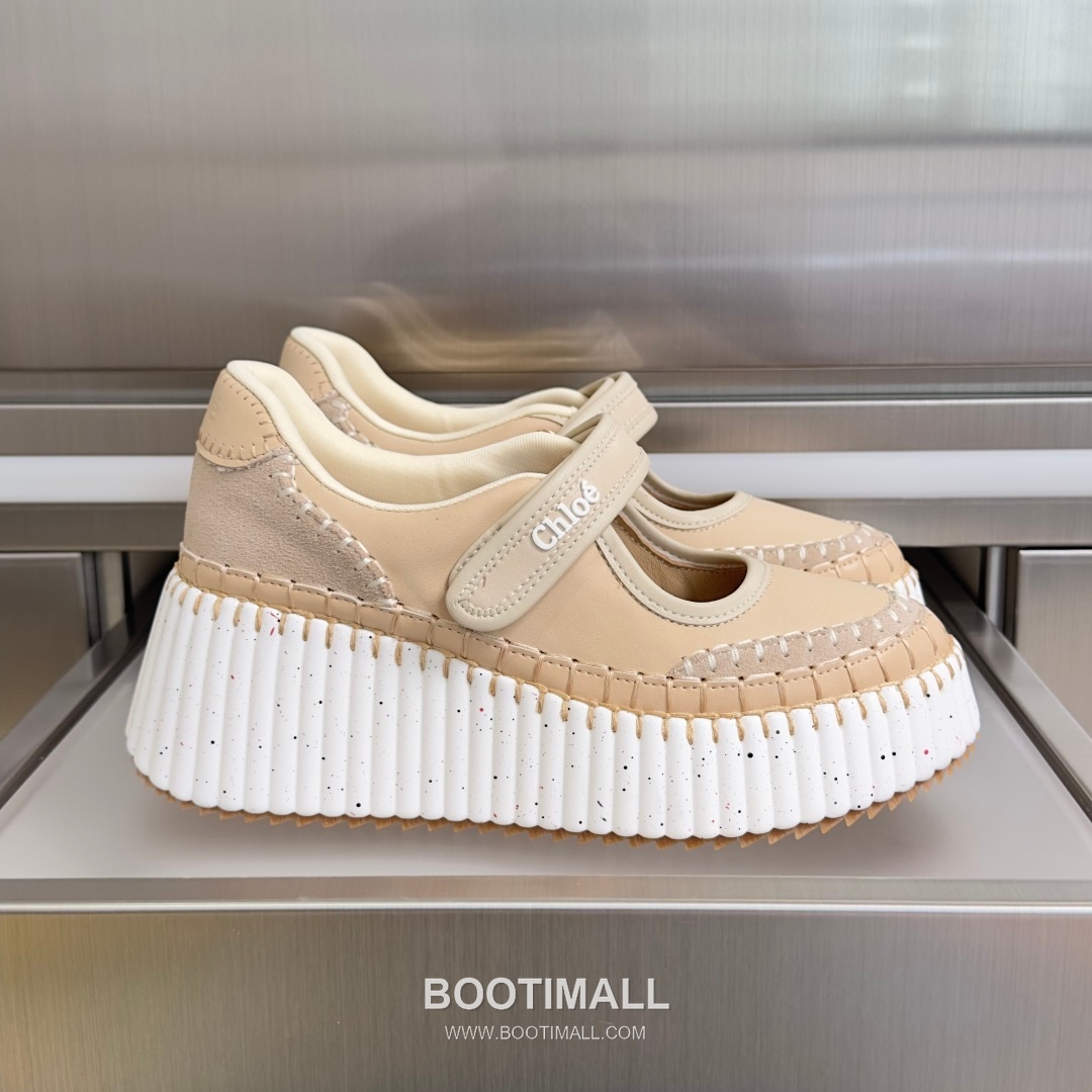 Chloé Nama Calfskin Suede Wedge Platform Sneakers with Velcro Strap Detail 끌로에 나마 카프스킨 스웨이드 웨지 플랫폼 스니커즈 7.5cm 1