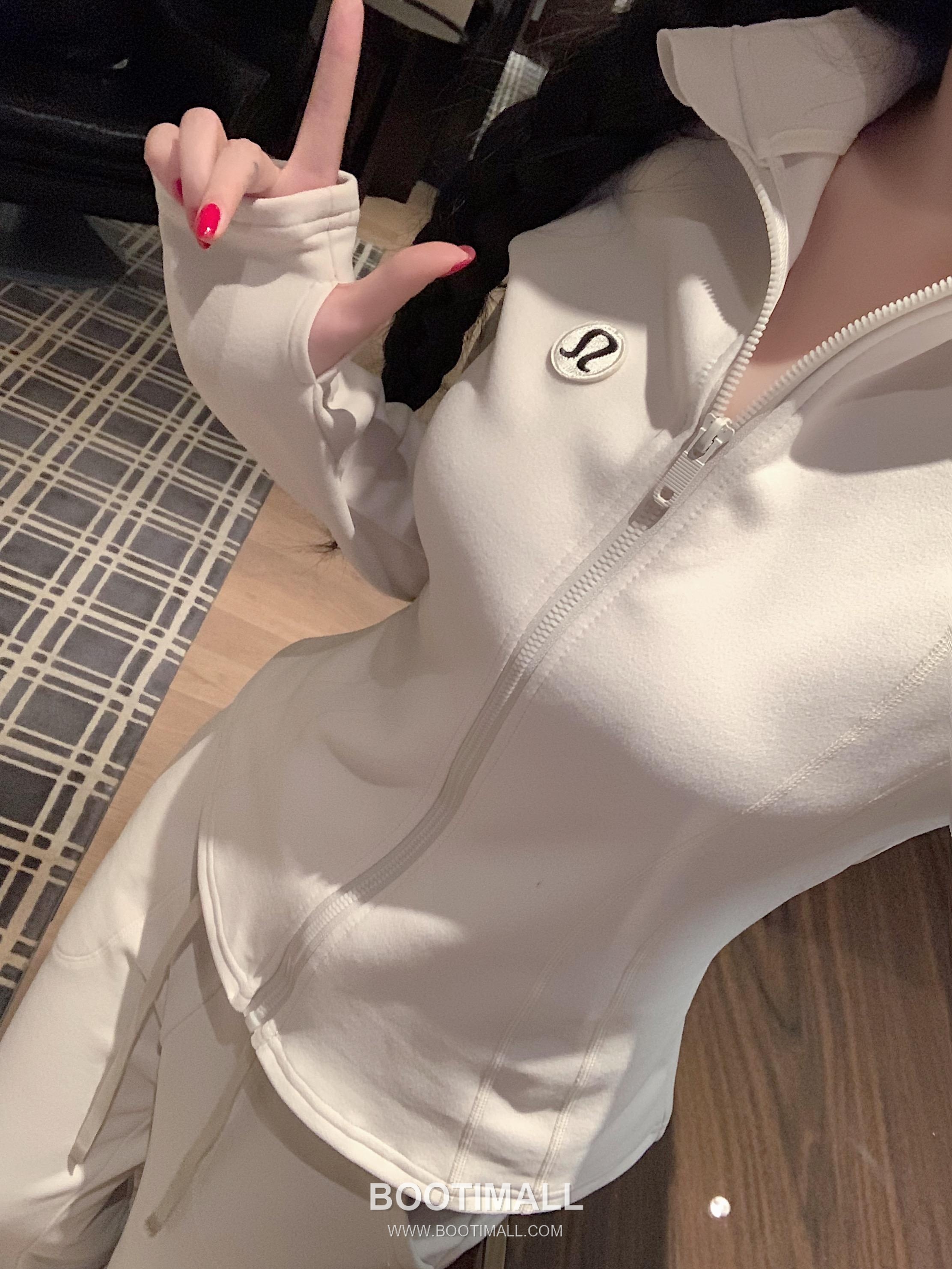 Lululemon 2026 S/S Polyester Spandex Yoga Set Athletic Wear Logo Detail 룰루레몬 폴리에스터 스판덱스 요가 세트 운동복 로고 디테일 1