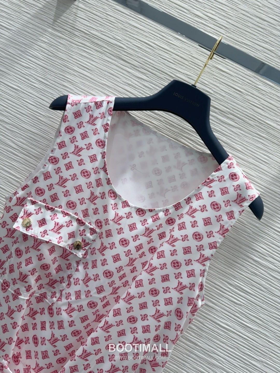 Louis Vuitton 2026 S/S Polyester Sleeveless Dress Logo Detail 루이비통 폴리에스터 슬리브리스 드레스 로고 디테일 11