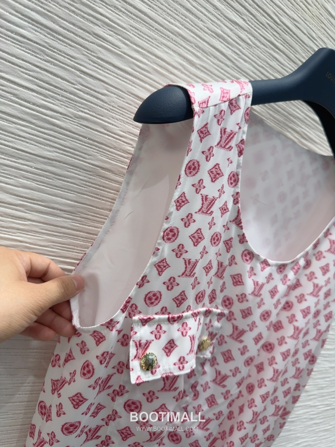 Louis Vuitton 2026 S/S Polyester Sleeveless Dress Logo Detail 루이비통 폴리에스터 슬리브리스 드레스 로고 디테일 12