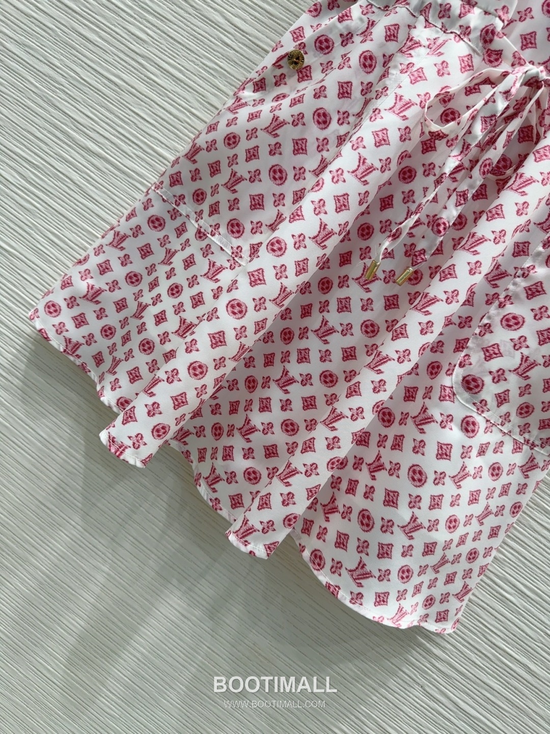 Louis Vuitton 2026 S/S Polyester Sleeveless Dress Logo Detail 루이비통 폴리에스터 슬리브리스 드레스 로고 디테일 13