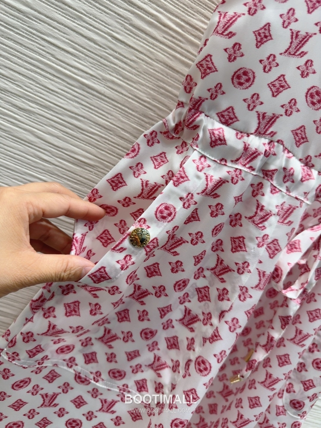 Louis Vuitton 2026 S/S Polyester Sleeveless Dress Logo Detail 루이비통 폴리에스터 슬리브리스 드레스 로고 디테일 15