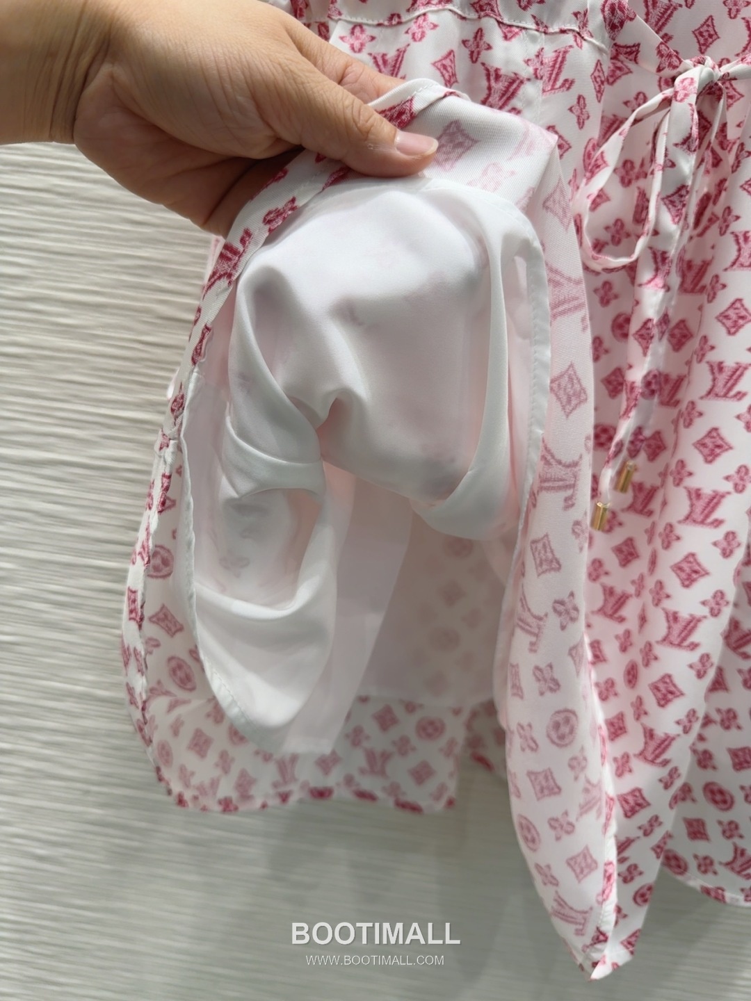 Louis Vuitton 2026 S/S Polyester Sleeveless Dress Logo Detail 루이비통 폴리에스터 슬리브리스 드레스 로고 디테일 17