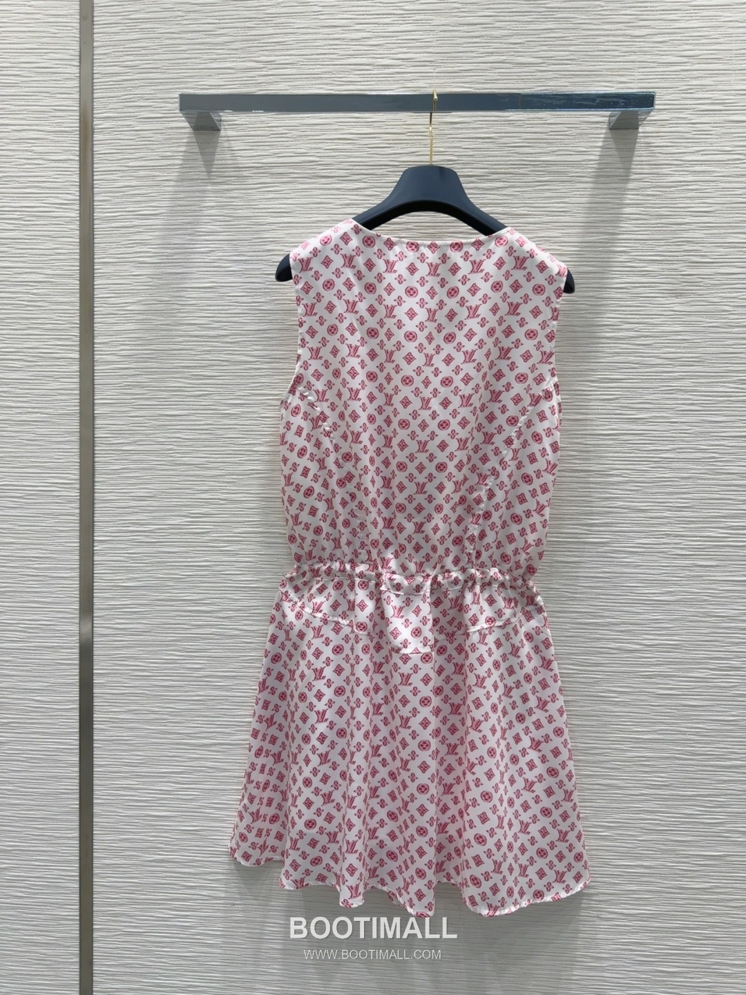 Louis Vuitton 2026 S/S Polyester Sleeveless Dress Logo Detail 루이비통 폴리에스터 슬리브리스 드레스 로고 디테일 18