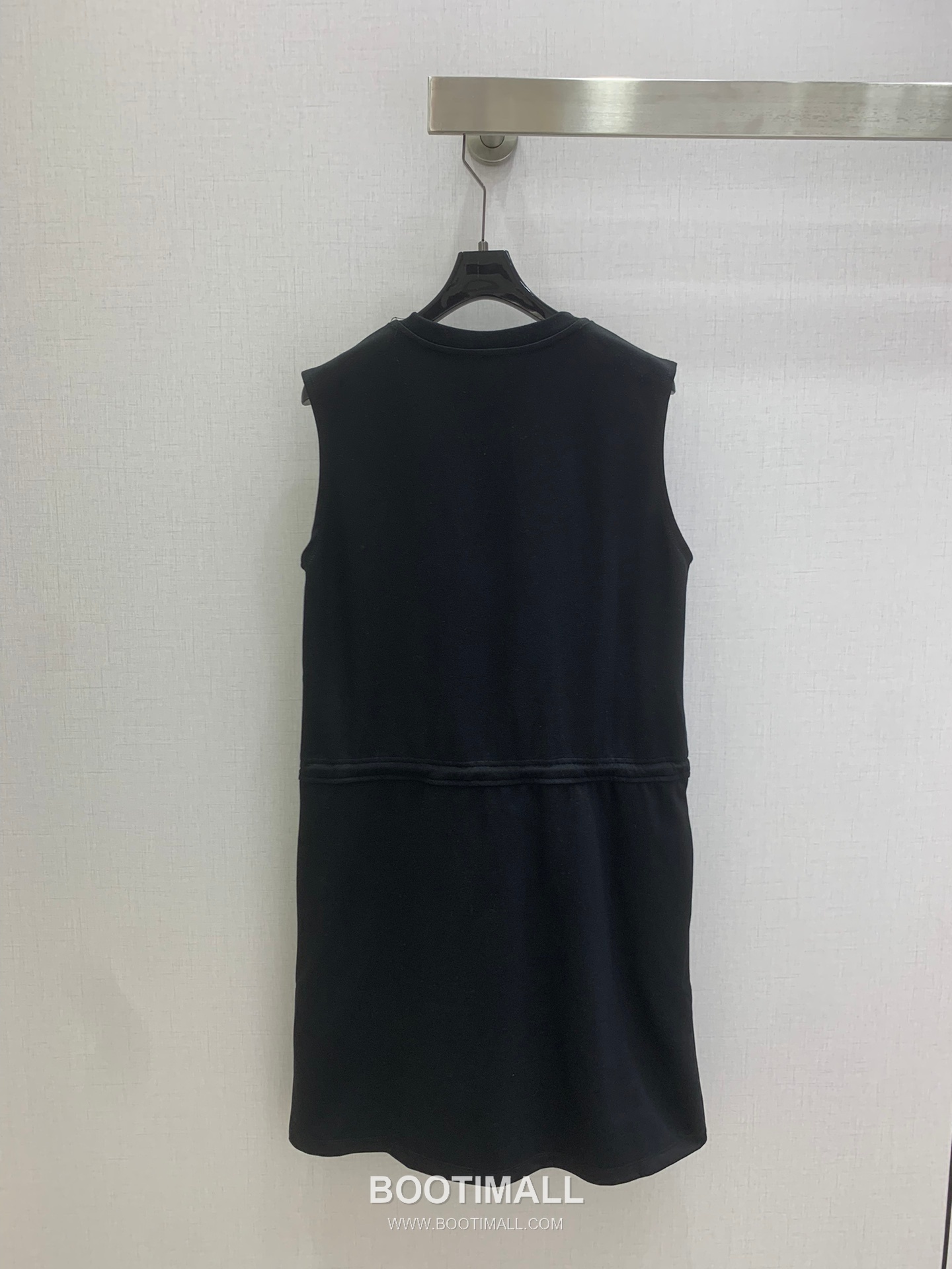 Burberry 2026 S/S Polyester Sleeveless Dress Panelled Waist Detail 버버리 폴리에스터 슬리브리스 드레스 패널드 허리 디테일 12