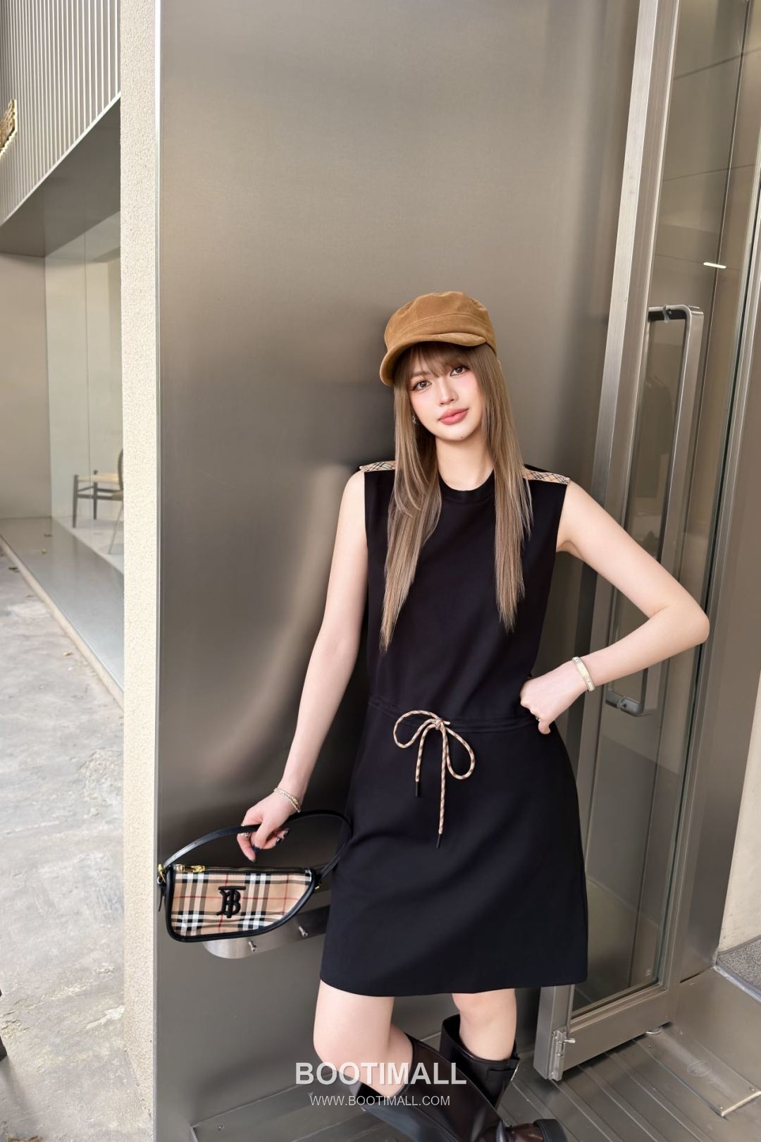 Burberry 2026 S/S Polyester Sleeveless Dress Panelled Waist Detail 버버리 폴리에스터 슬리브리스 드레스 패널드 허리 디테일 15