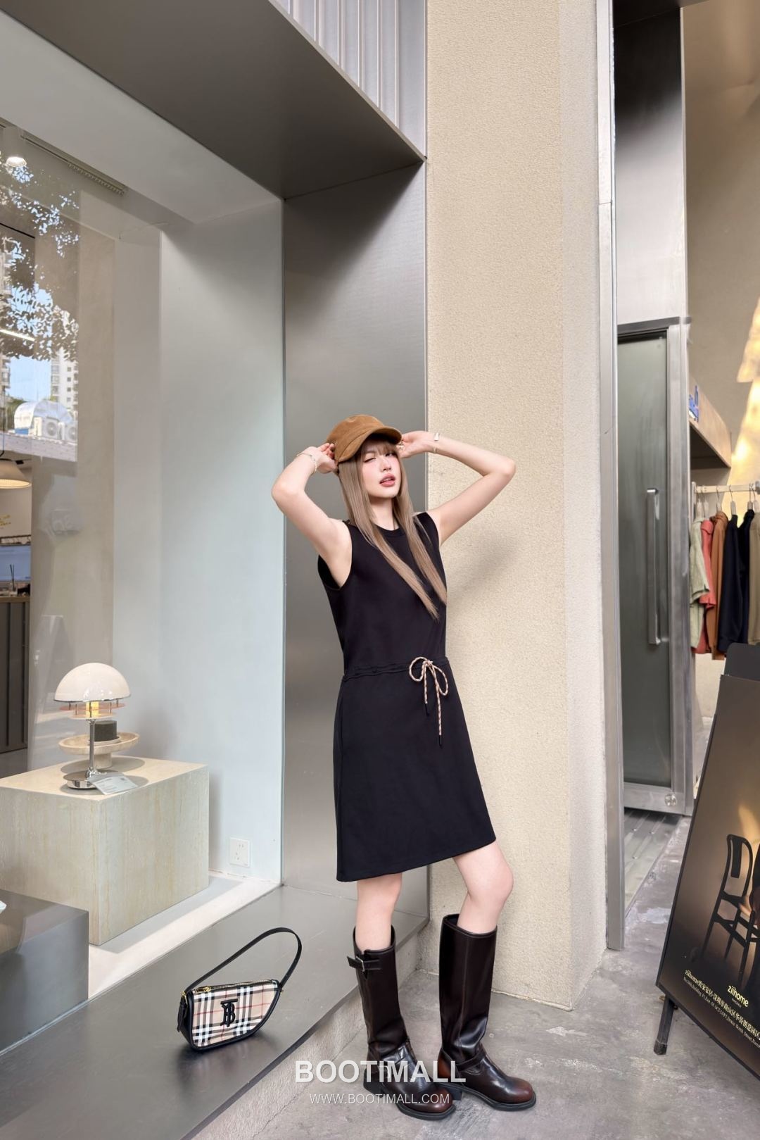 Burberry 2026 S/S Polyester Sleeveless Dress Panelled Waist Detail 버버리 폴리에스터 슬리브리스 드레스 패널드 허리 디테일 16