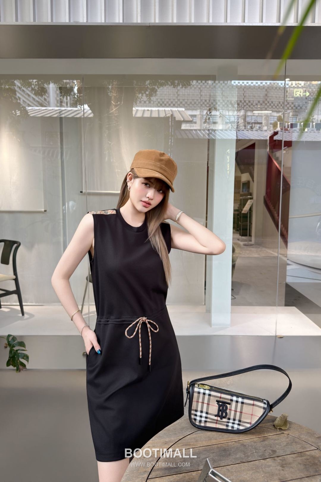 Burberry 2026 S/S Polyester Sleeveless Dress Panelled Waist Detail 버버리 폴리에스터 슬리브리스 드레스 패널드 허리 디테일 21