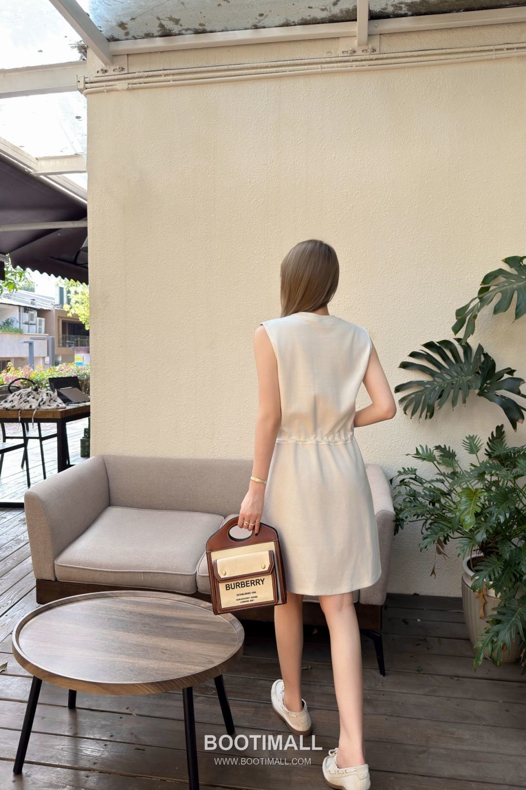 Burberry 2026 S/S Polyester Sleeveless Dress Panelled Waist Detail 버버리 폴리에스터 슬리브리스 드레스 패널드 허리 디테일 10