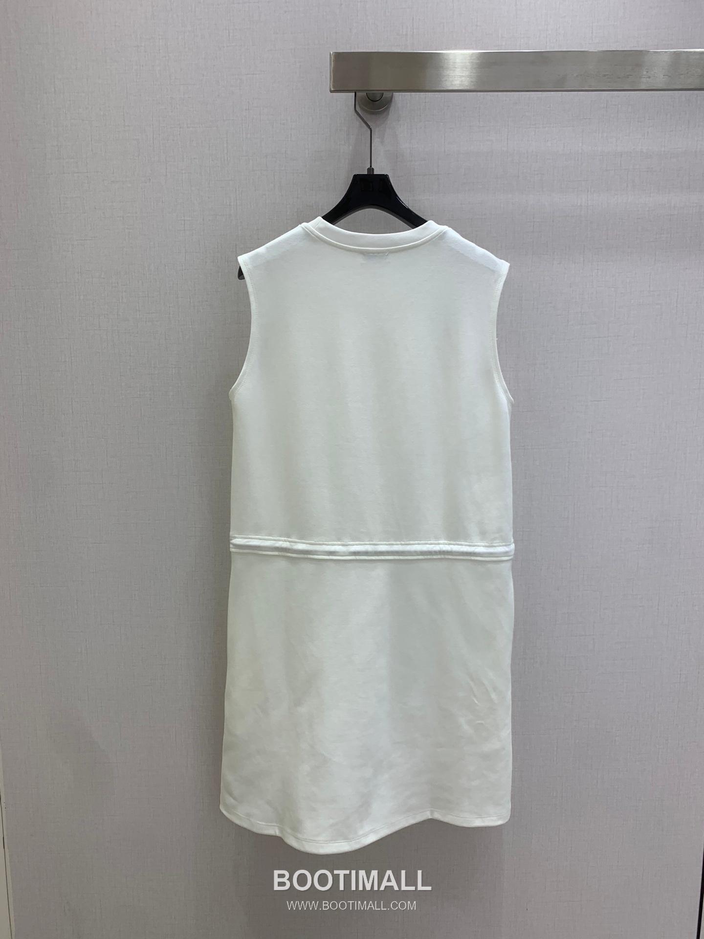 Burberry 2026 S/S Polyester Sleeveless Dress Panelled Waist Detail 버버리 폴리에스터 슬리브리스 드레스 패널드 허리 디테일 19