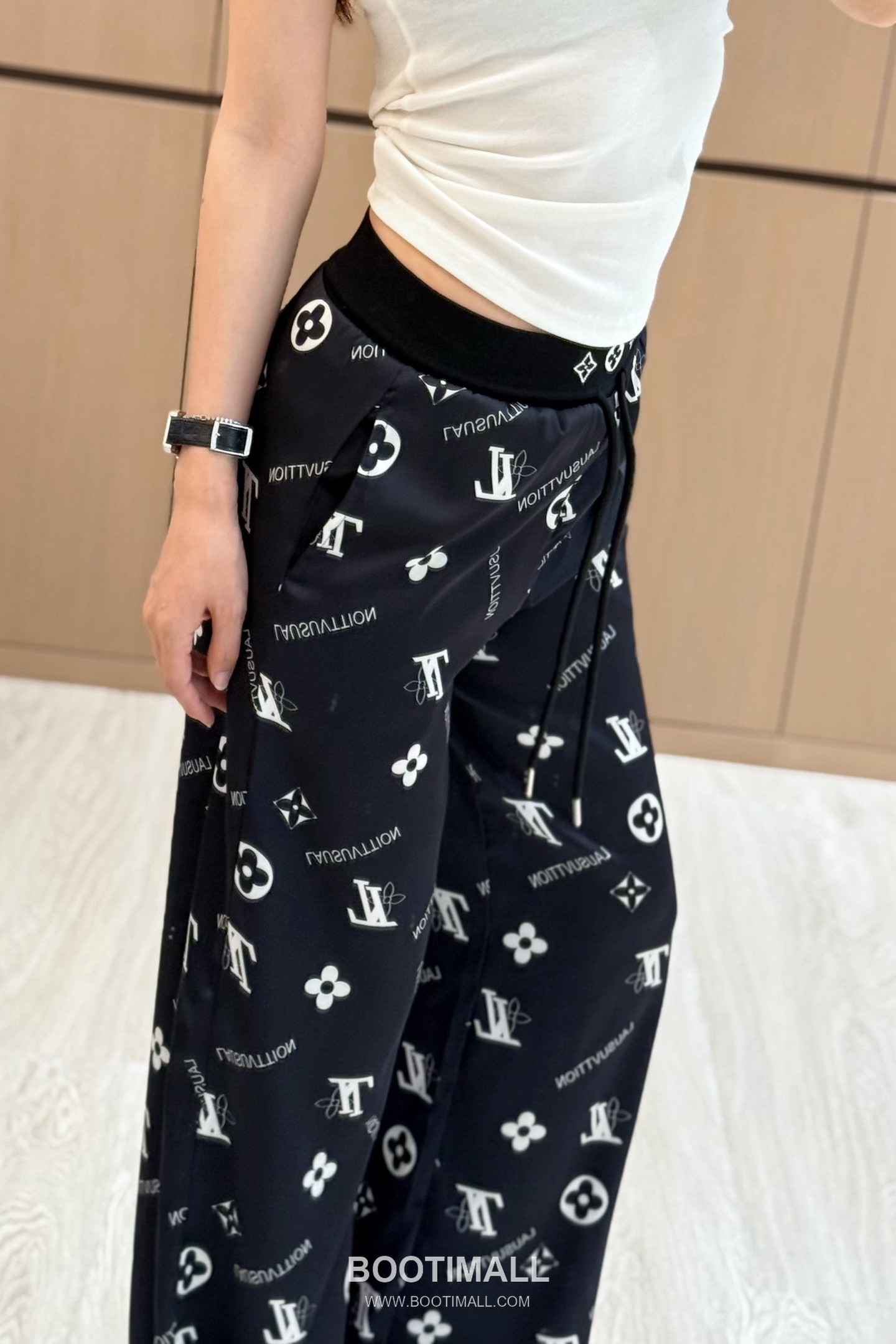 Louis Vuitton 2026 S/S Cotton Polyester Pants Webbing Print Logo Detail 루이비통 코튼 폴리에스터 팬츠 웨빙 프린트 로고 디테일 6