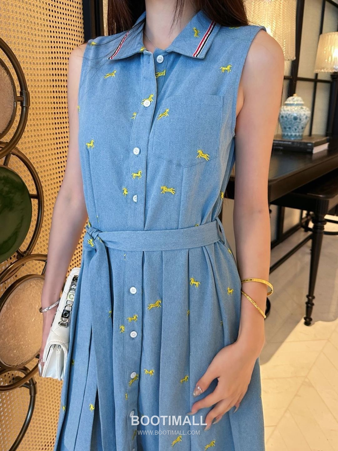 Thom Browne 2026 S/S Cotton Sleeveless Dress Embroidered Logo Detail 톰브라운 코튼 슬리브리스 드레스 자수 로고 디테일 4