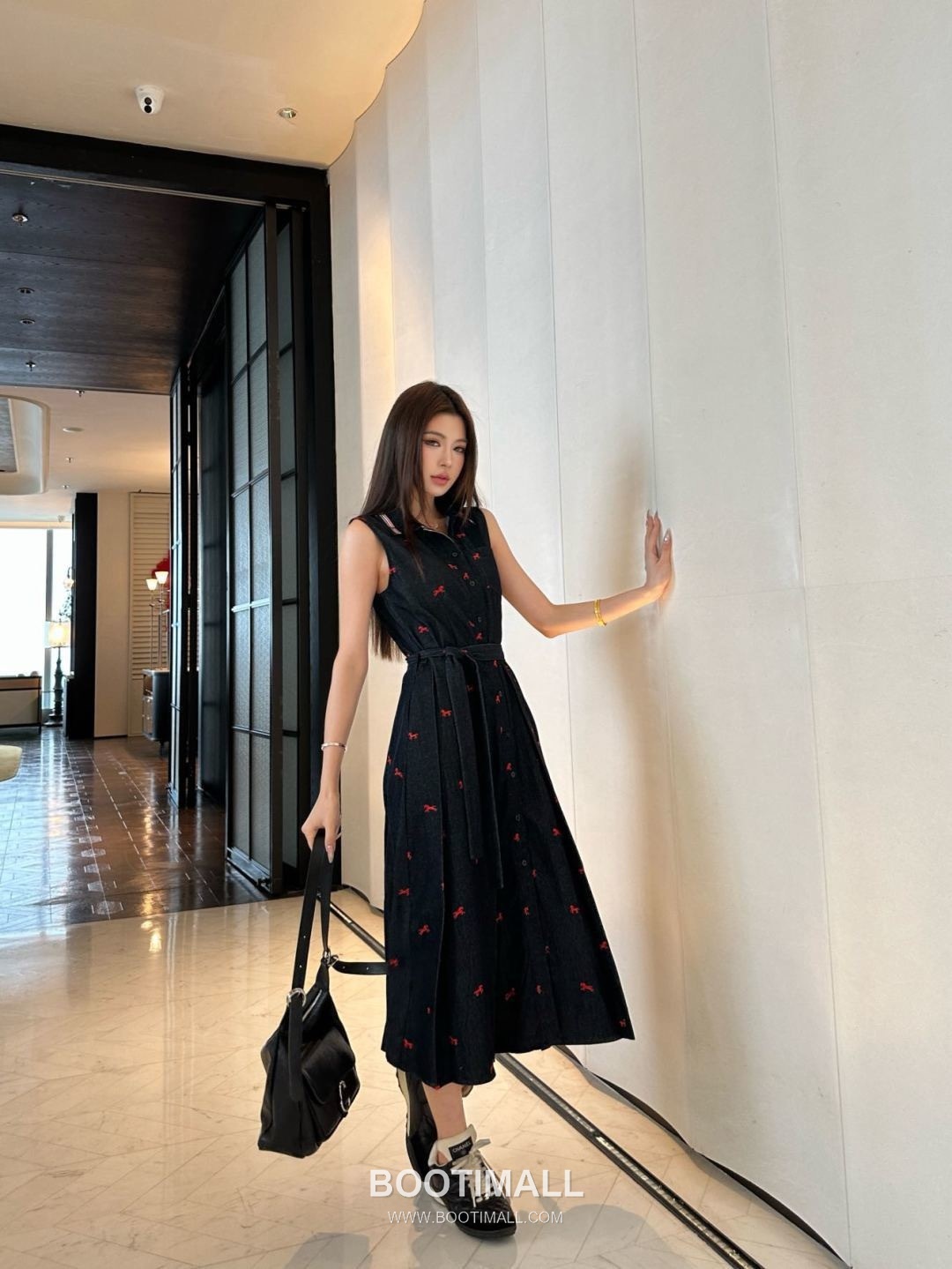 Thom Browne 2026 S/S Cotton Sleeveless Dress Embroidered Logo Detail 톰브라운 코튼 슬리브리스 드레스 자수 로고 디테일 4